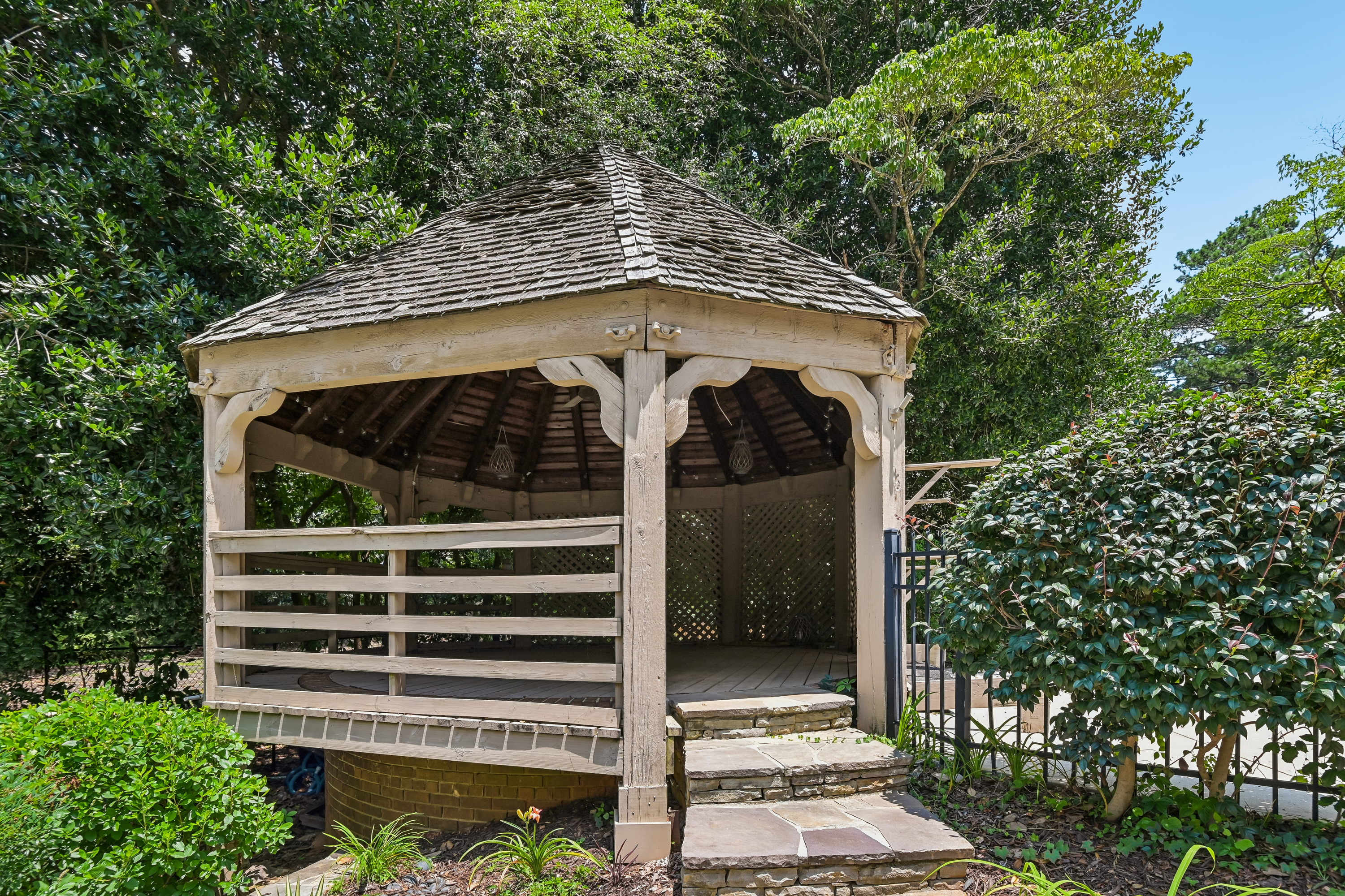 Photo 75 of 87 of 3135 Spalding Dr, Atlanta, GA