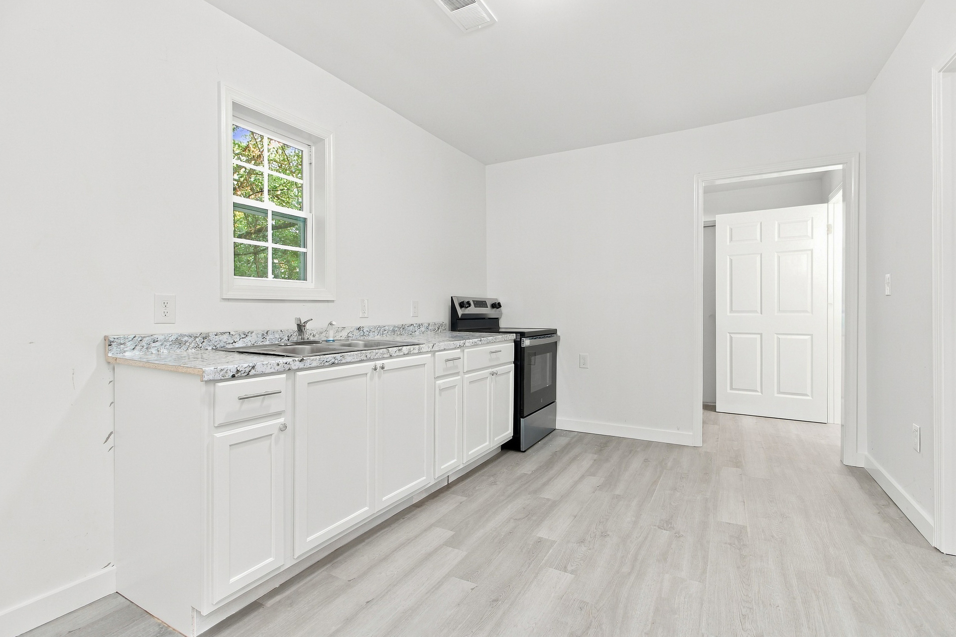 Photo 2 of 10 of 229 Cater St, Belton, SC