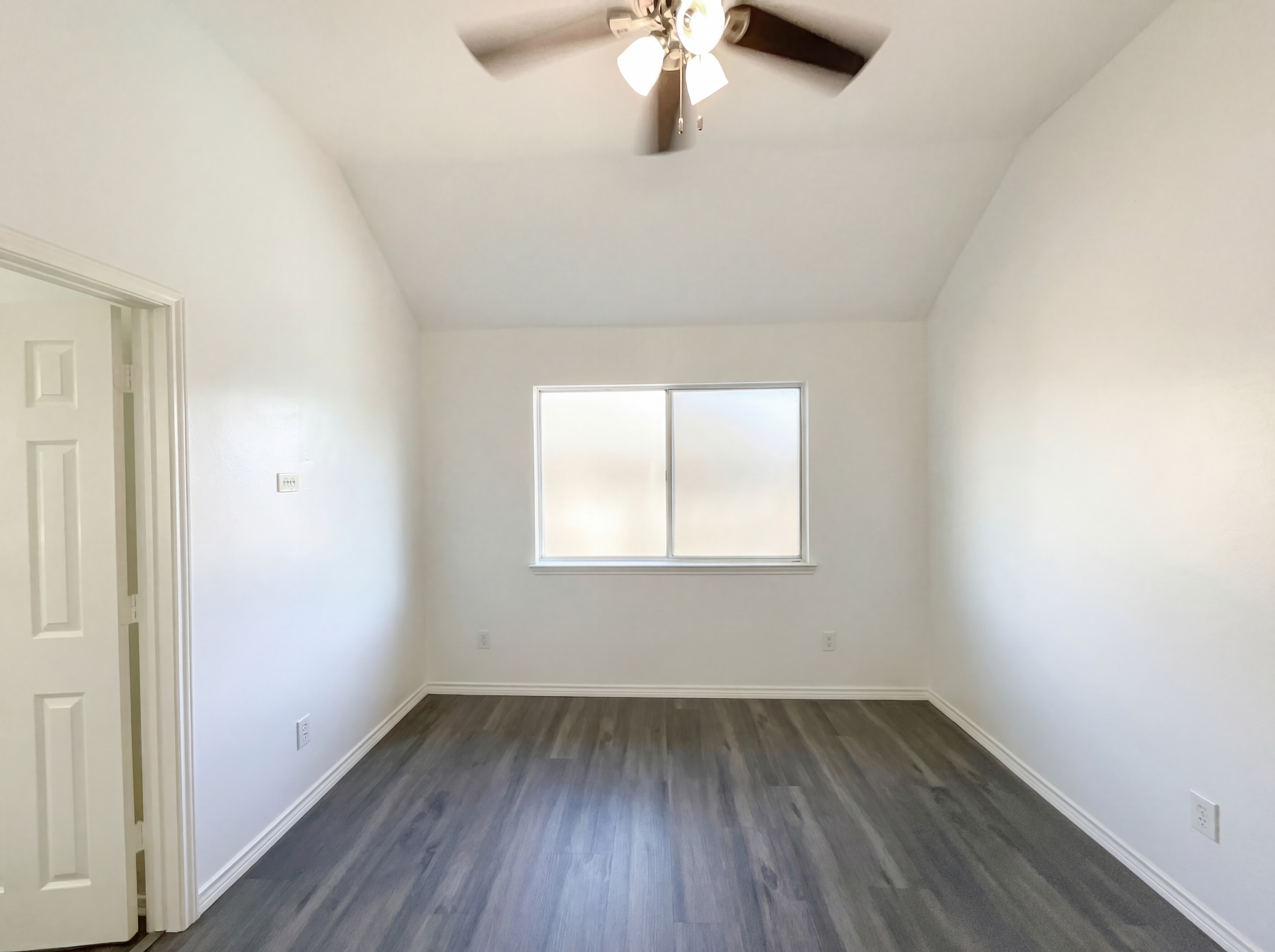 Photo 8 of 24 of 2406 Manchester Dr, Carrollton, TX