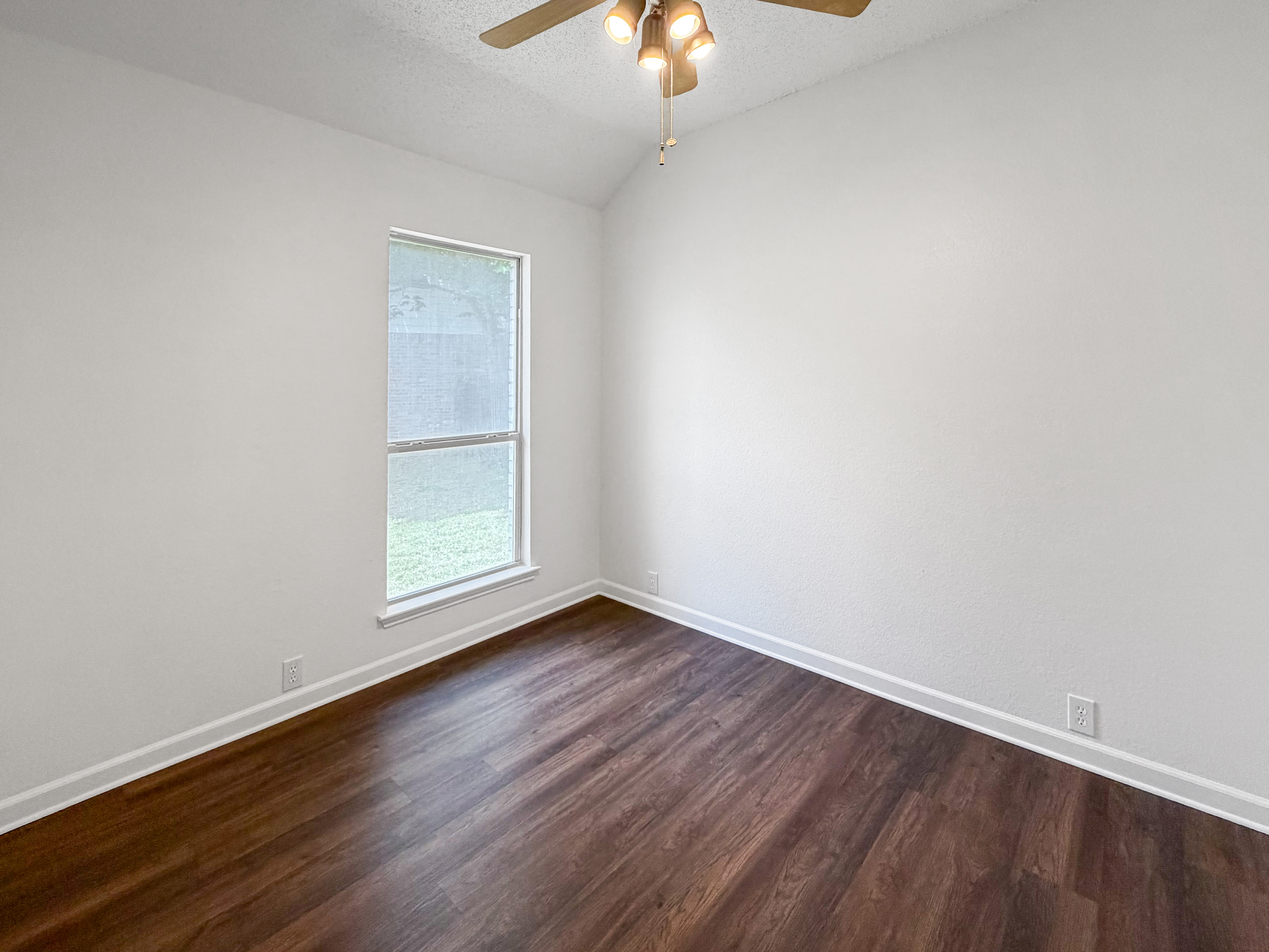 Photo 13 of 16 of 2516 Fairway View Dr, Burleson, TX