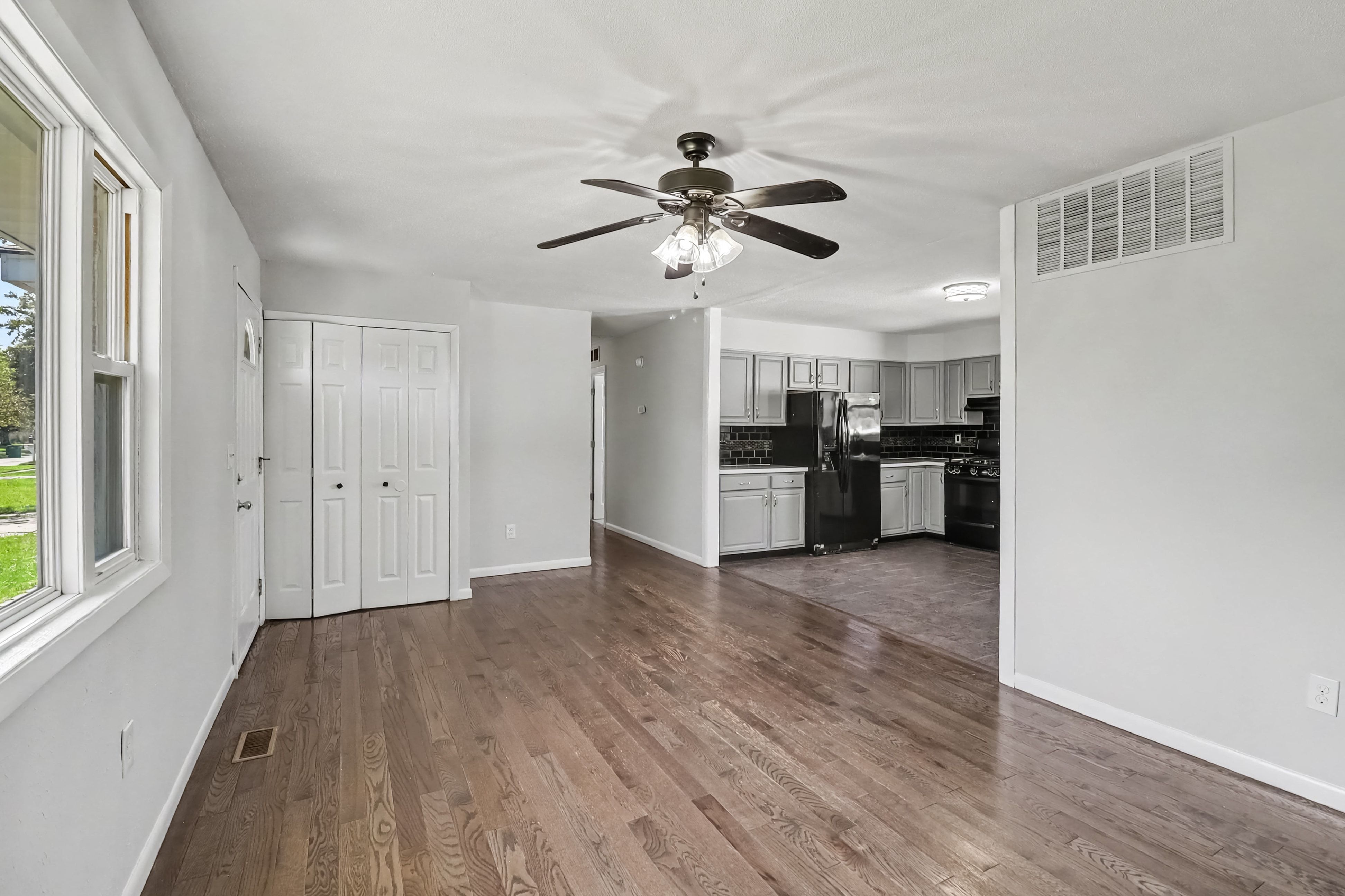 Photo 17 of 28 of 10820 Jackson St, Van Buren Township, MI