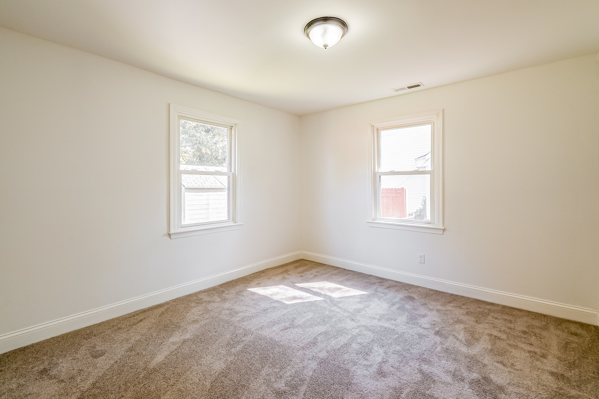 Photo 16 of 22 of 204 N Huron Dr, Oxon Hill, MD