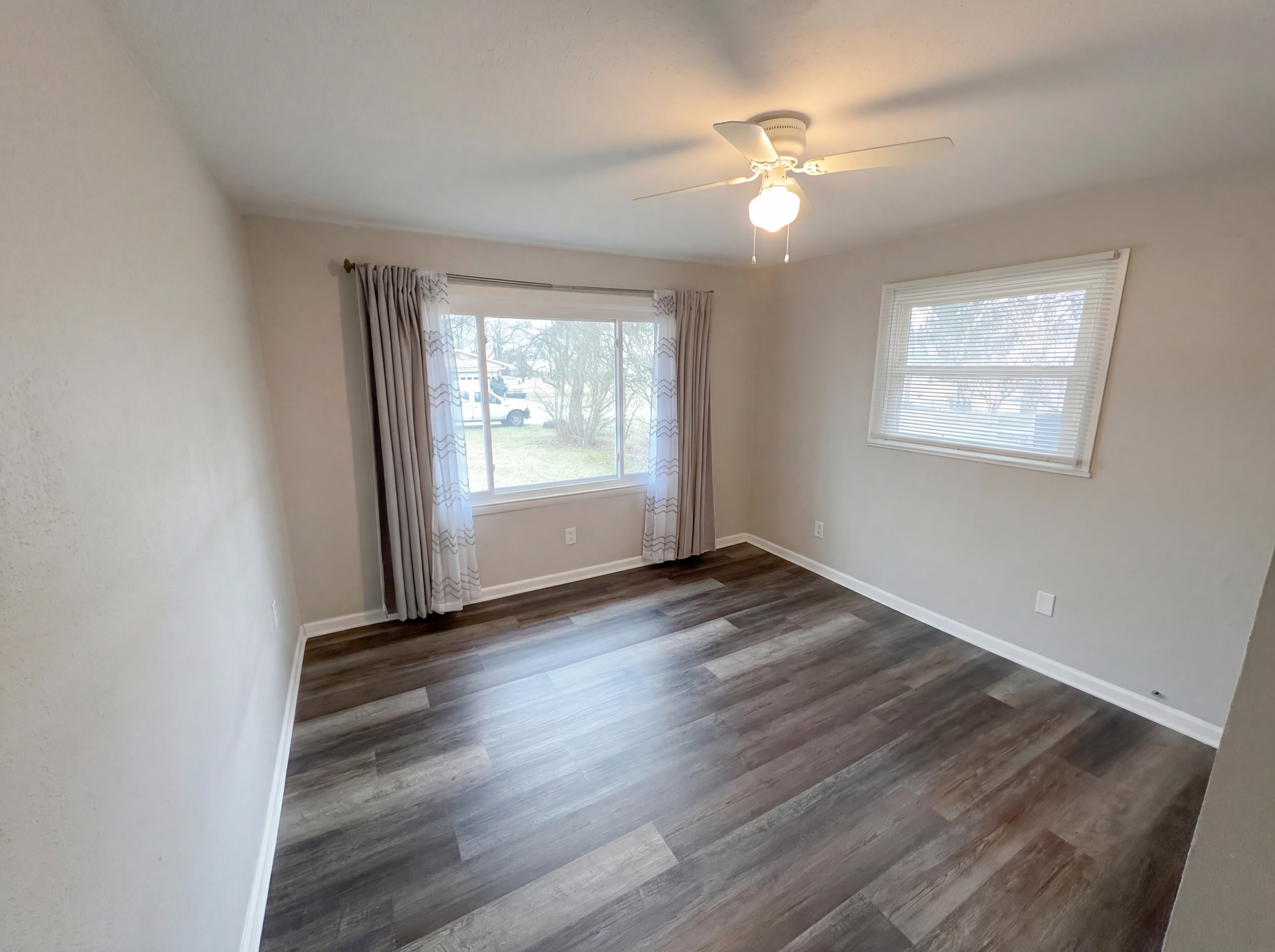 Photo 11 of 21 of 2122 Danbury Dr, Indianapolis, IN