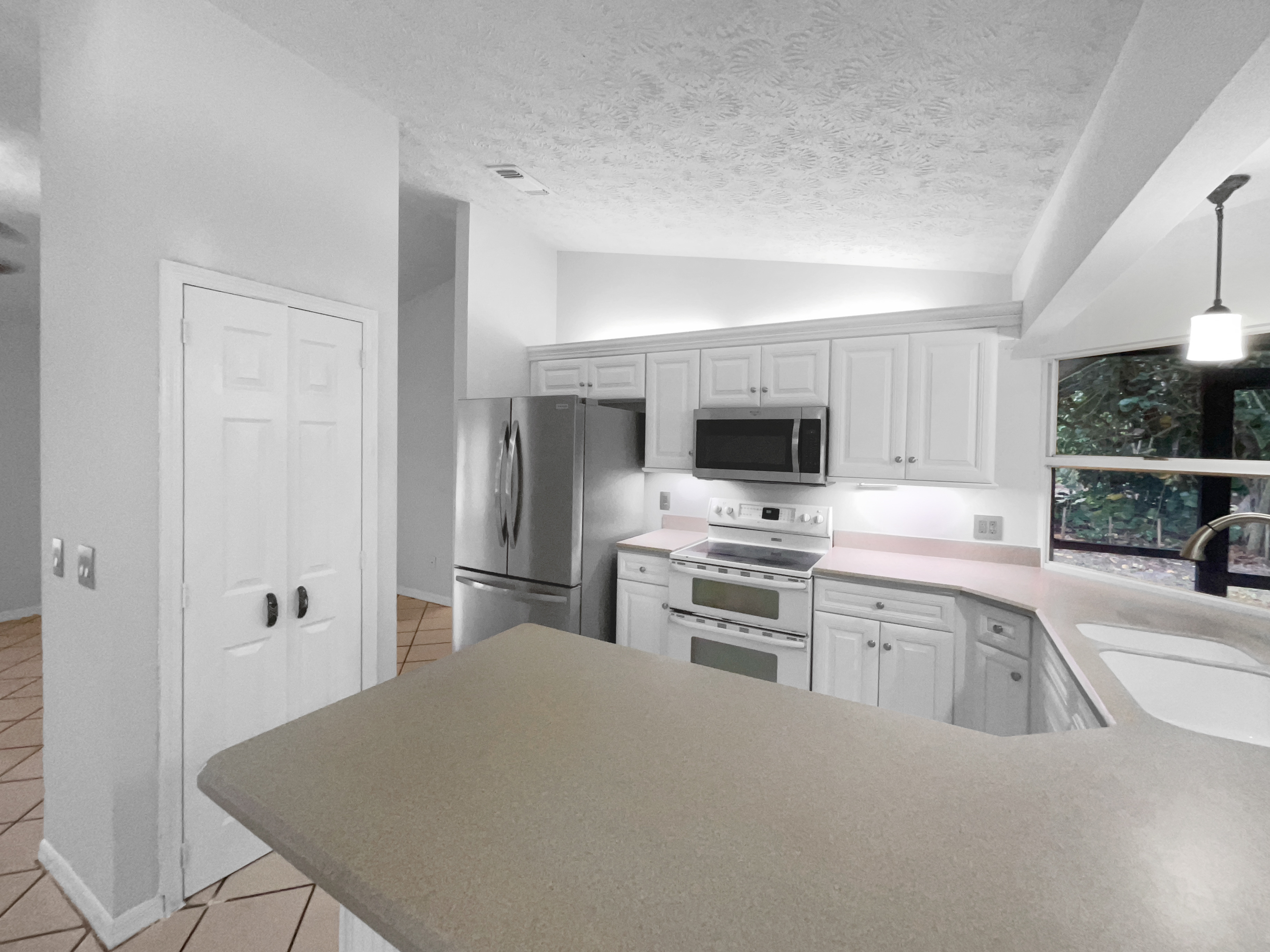 Photo 14 of 28 of 5409 Hickory Dr, Fort Pierce, FL