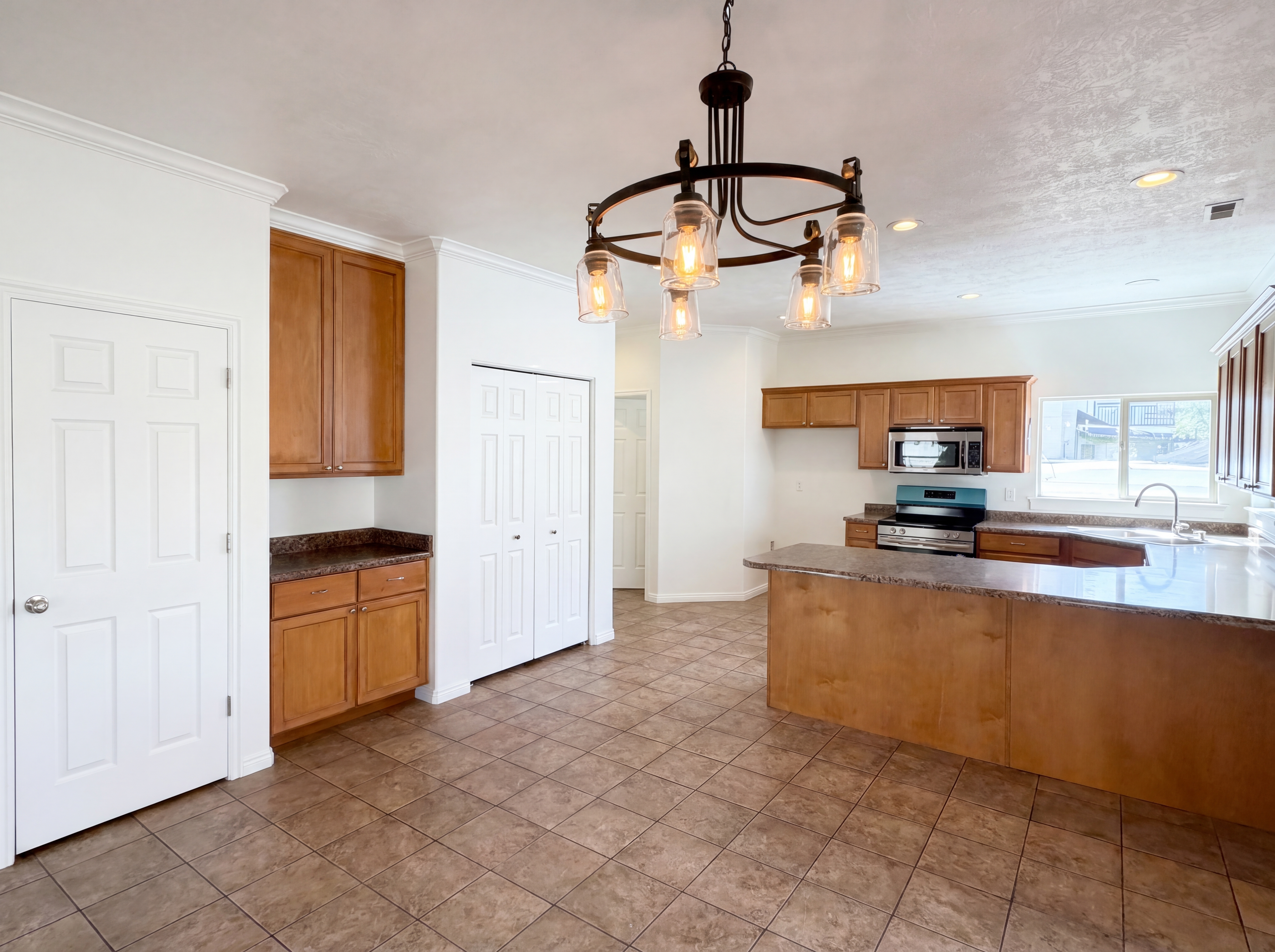 Photo 11 of 24 of 896 W 1625 S, Lehi, UT