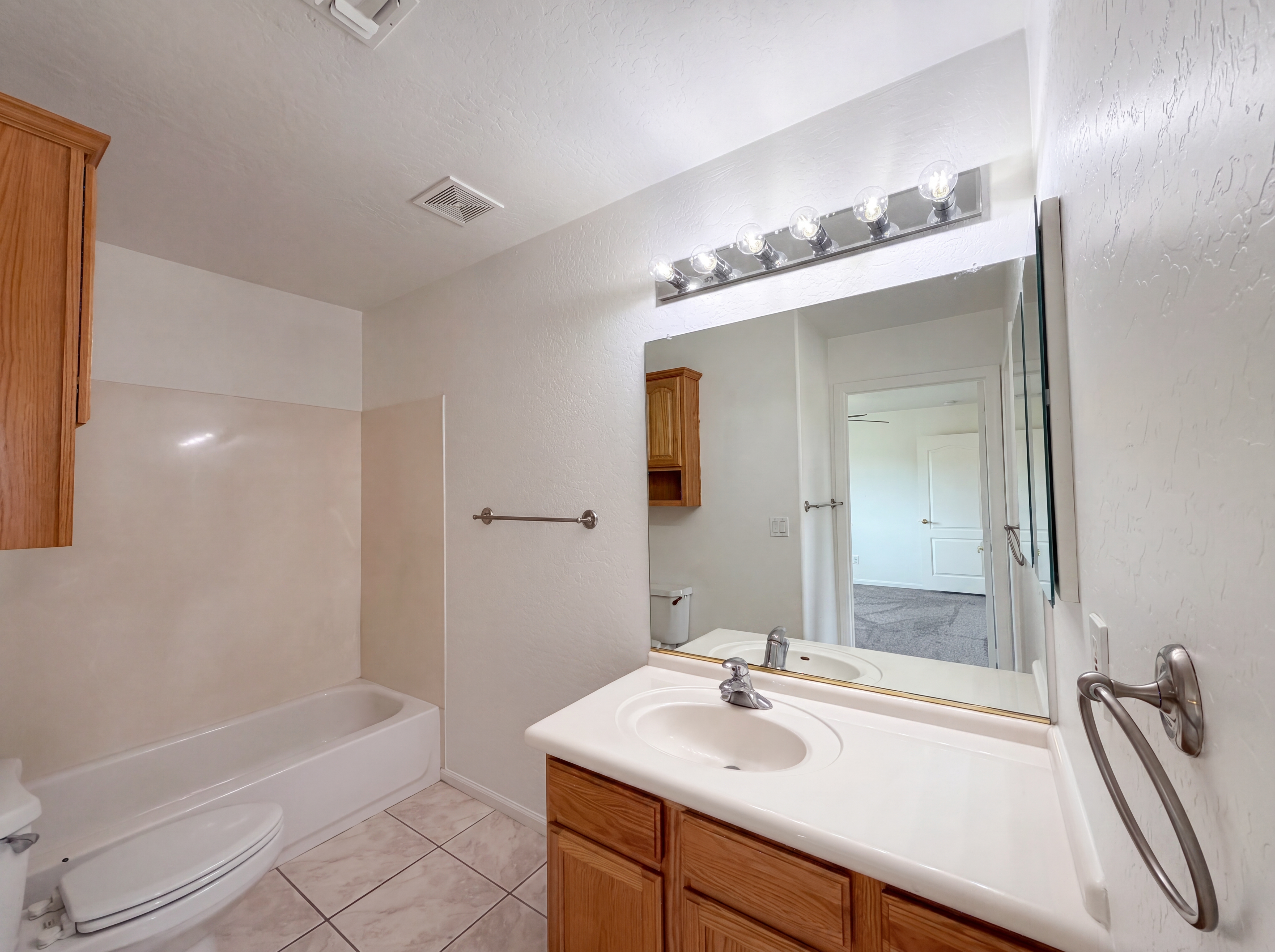Photo 6 of 26 of 1519 E Desert Ln, Phoenix, AZ