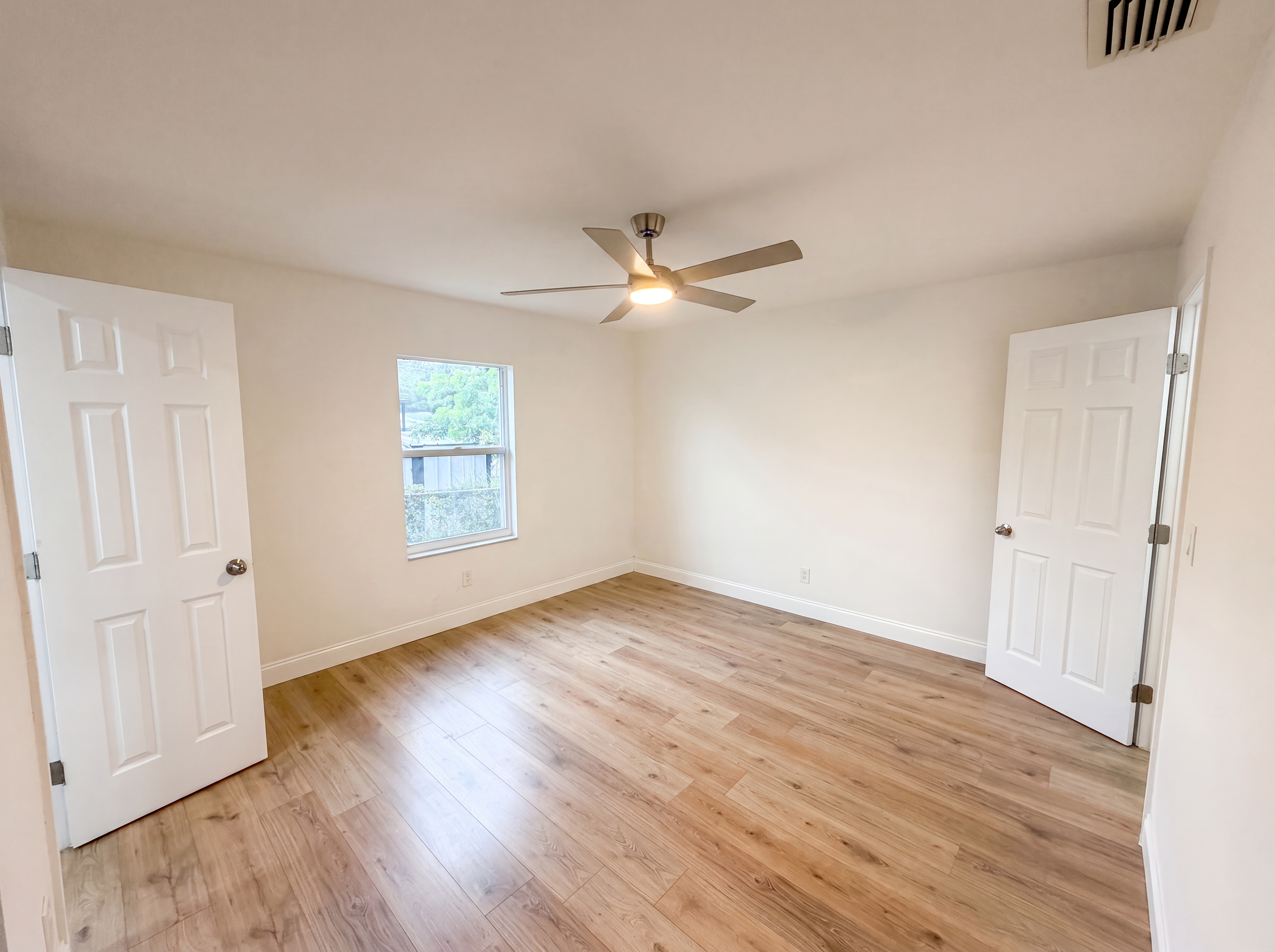 Photo 15 of 25 of 845 40th Ave S, Saint Petersburg, FL