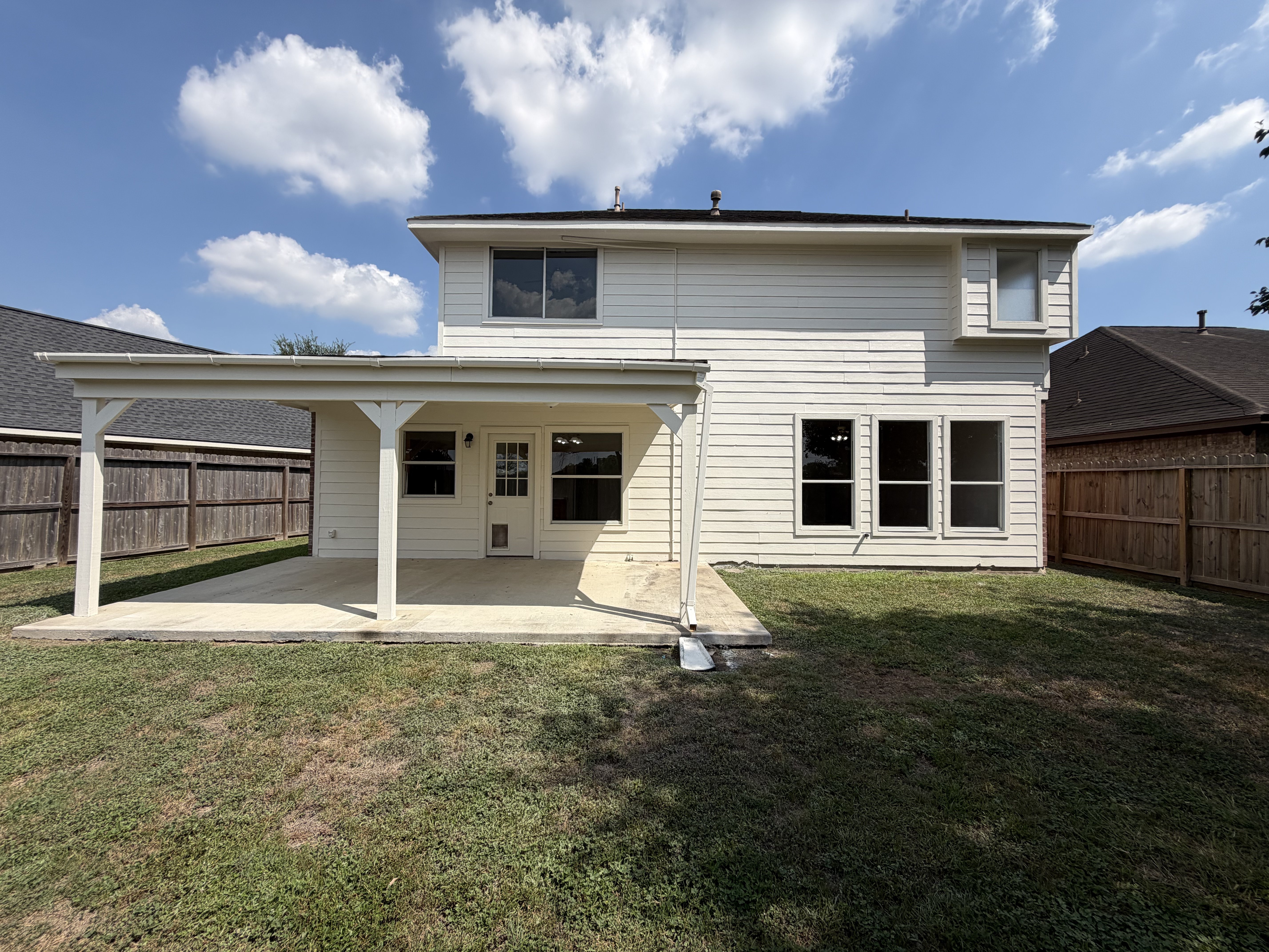 Photo 5 of 17 of 5002 Misty Ln, Pasadena, TX