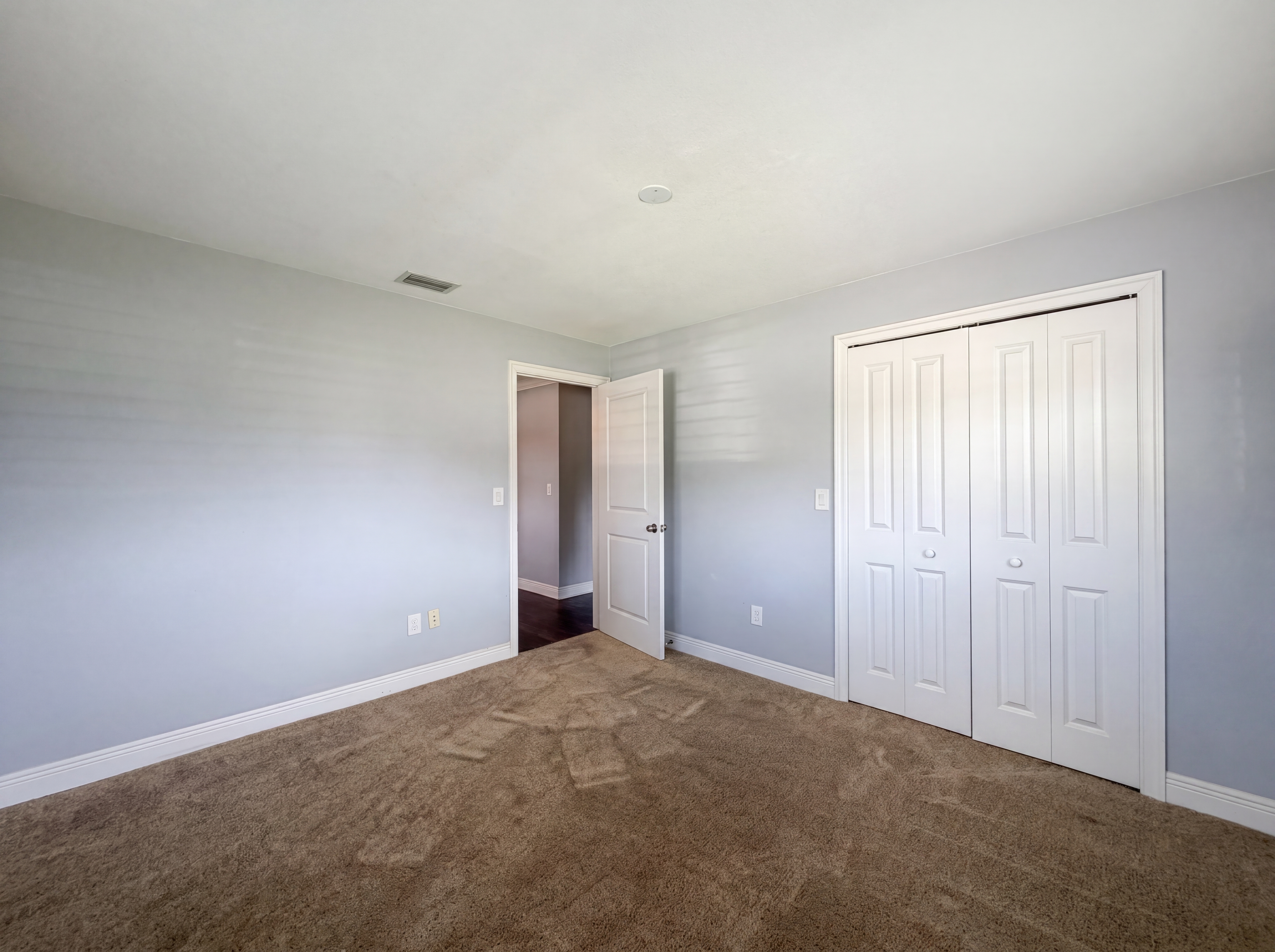 Photo 16 of 33 of 5644 Eichen Cir W, Fort Myers, FL