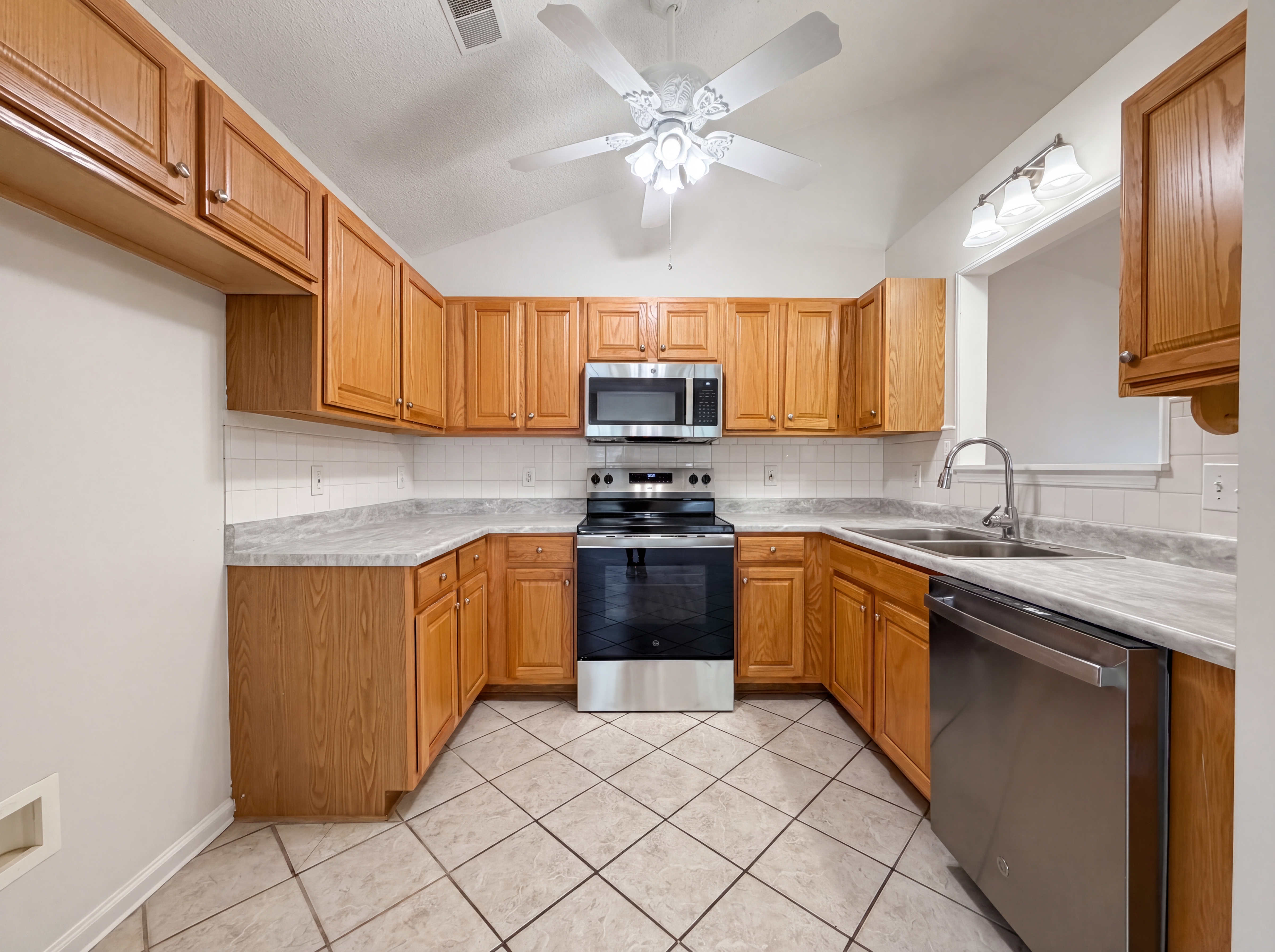 Photo 2 of 18 of 109 Crown Colony Ct, Lexington, SC
