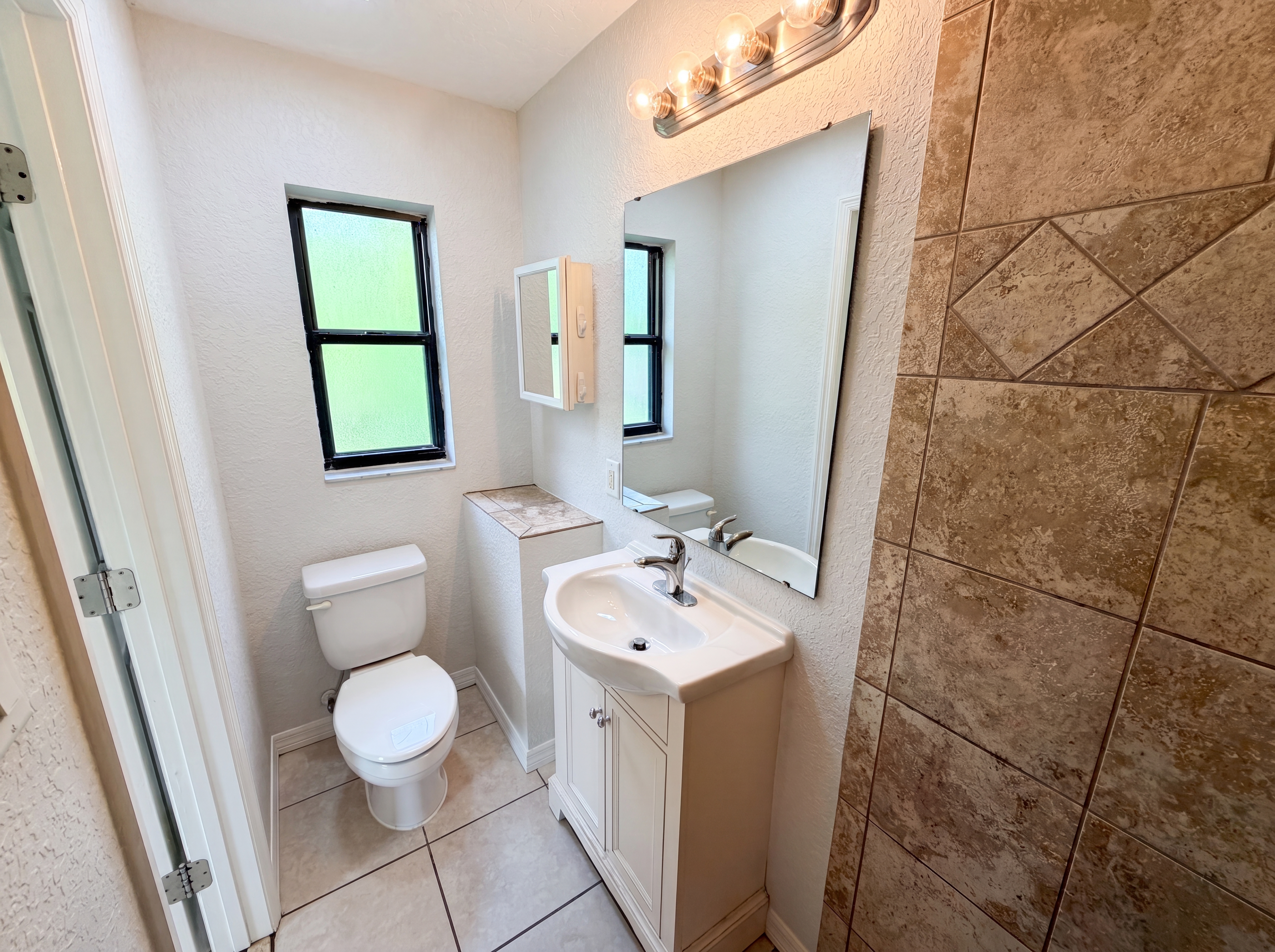 Photo 12 of 26 of 2535 Stratford Dr, Cocoa, FL