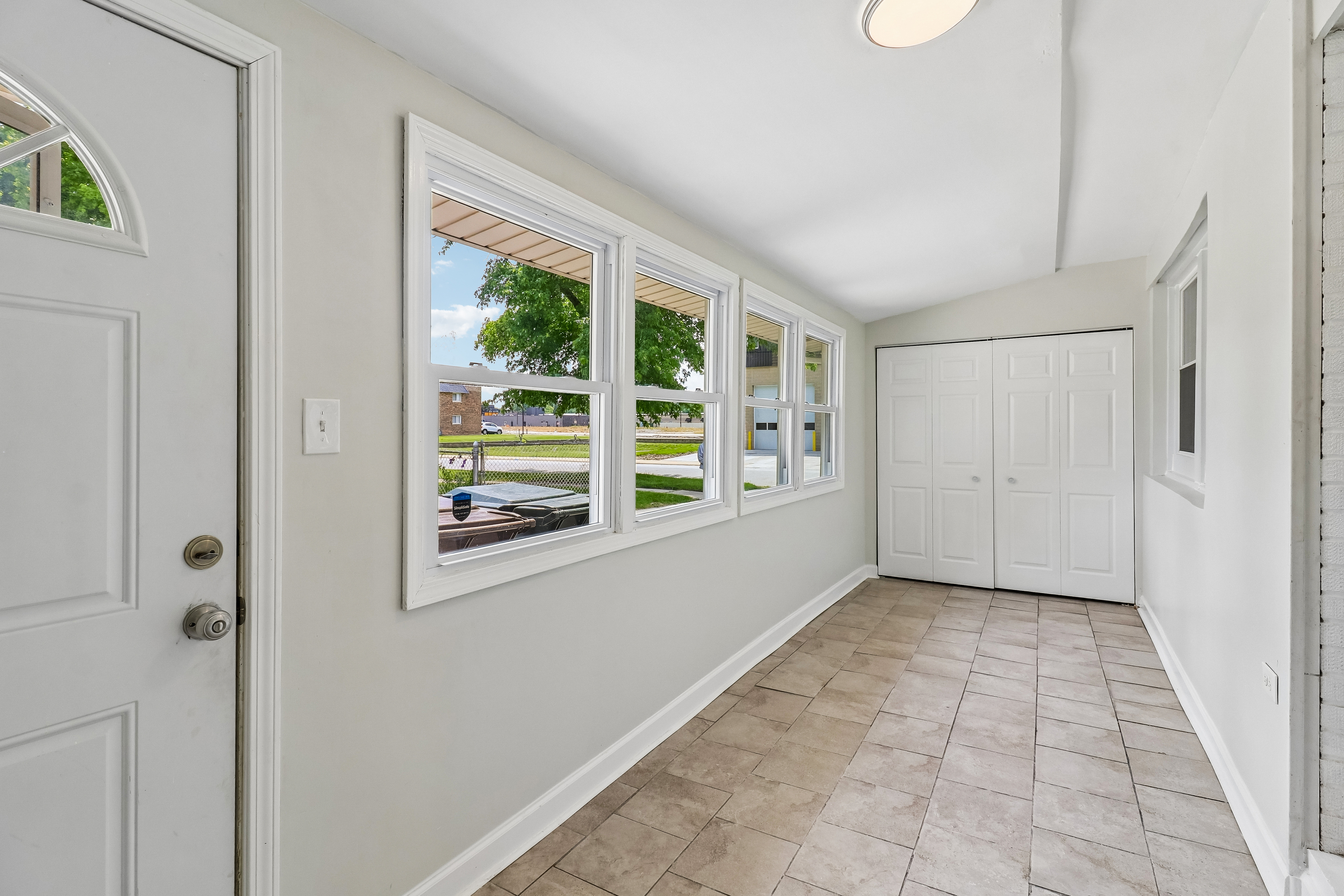 Photo 31 of 37 of 840 W Arquilla Dr, Glenwood, IL