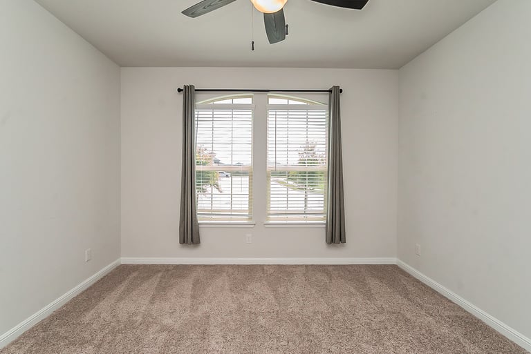 Photo 12 of 20 - 1225 Rebecca Ln, Fort Worth, TX 76131