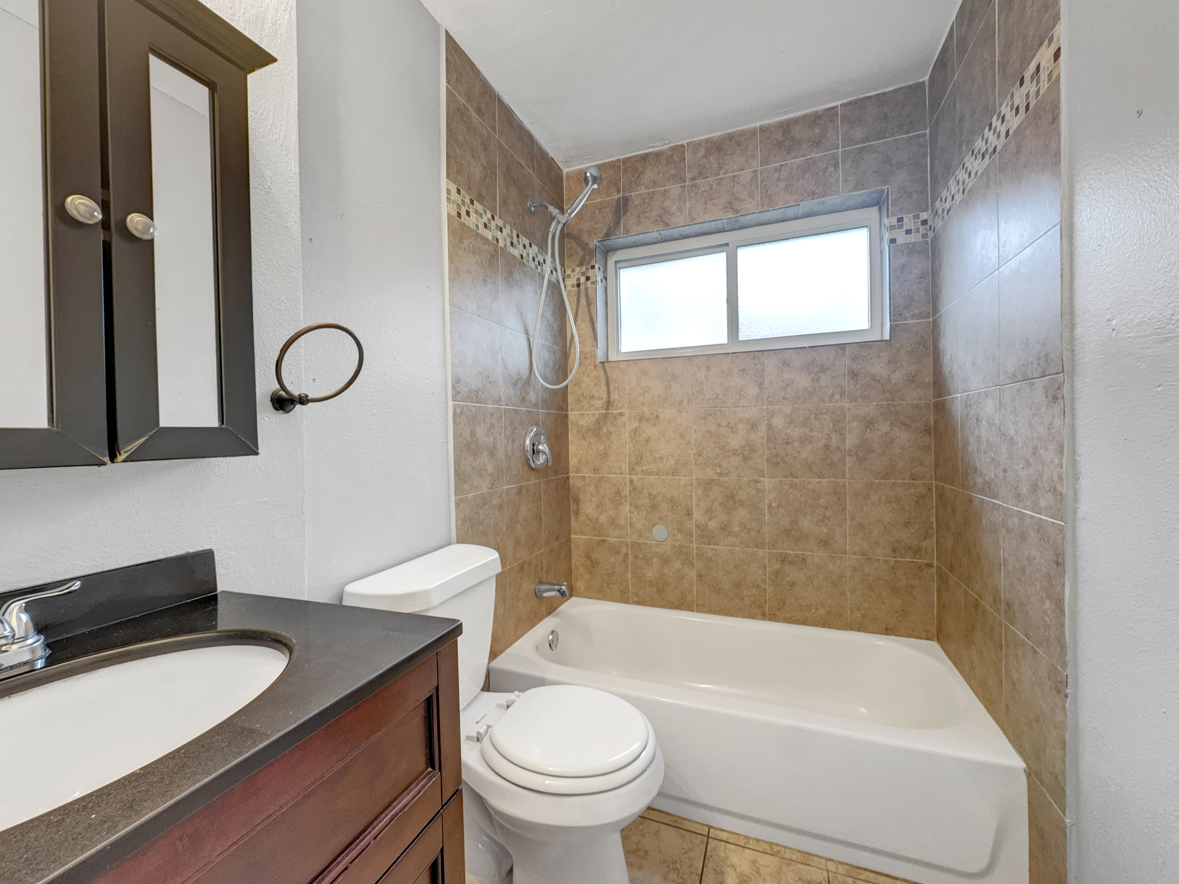 Photo 6 of 16 of 2103 Williamsburg Ct N, League City, TX