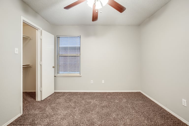 Photo 20 of 29 - 517 Barbara Jean Ln, Burleson, TX 76028