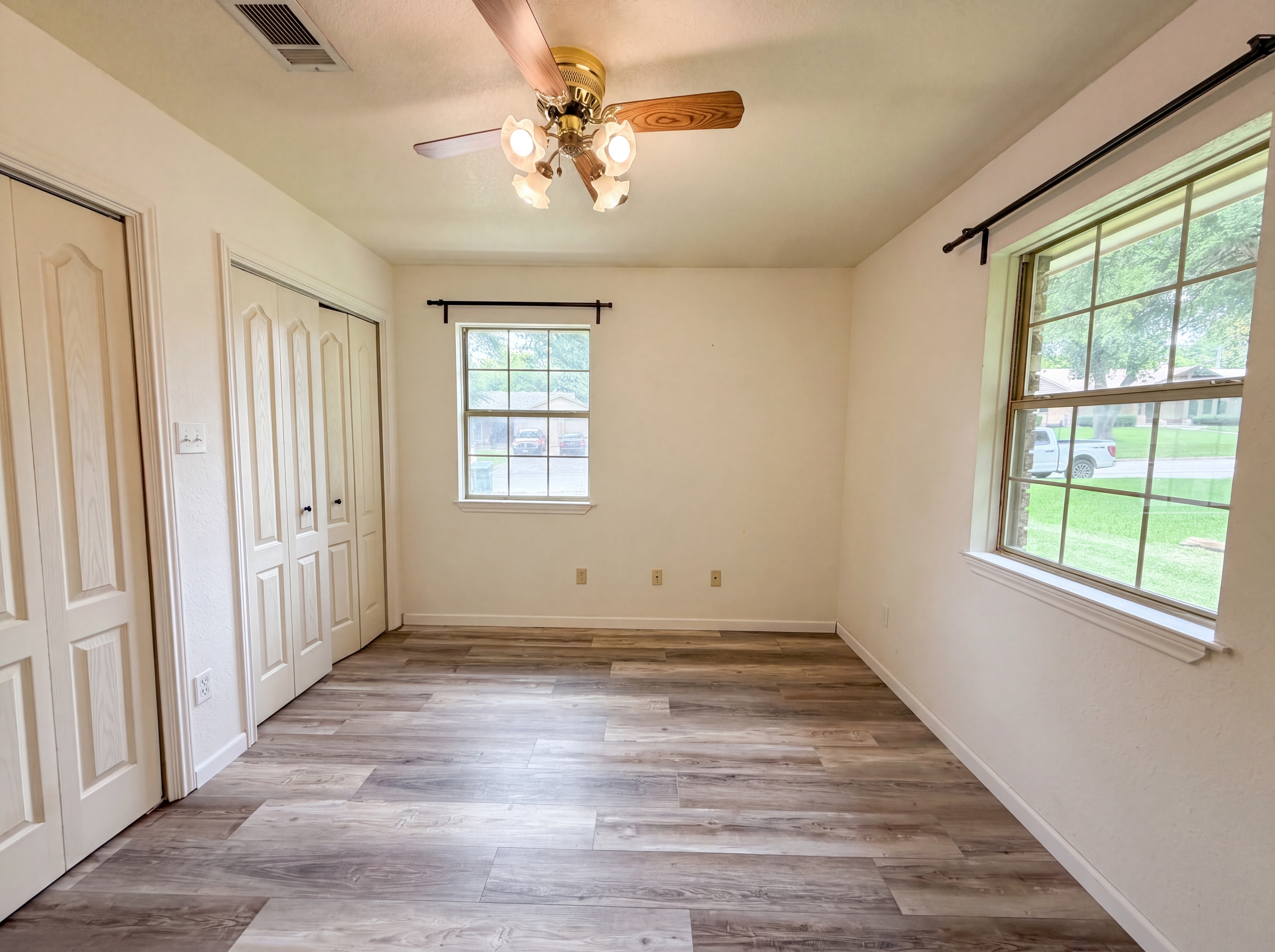 Photo 8 of 16 of 410 Cole Ave, Temple, TX