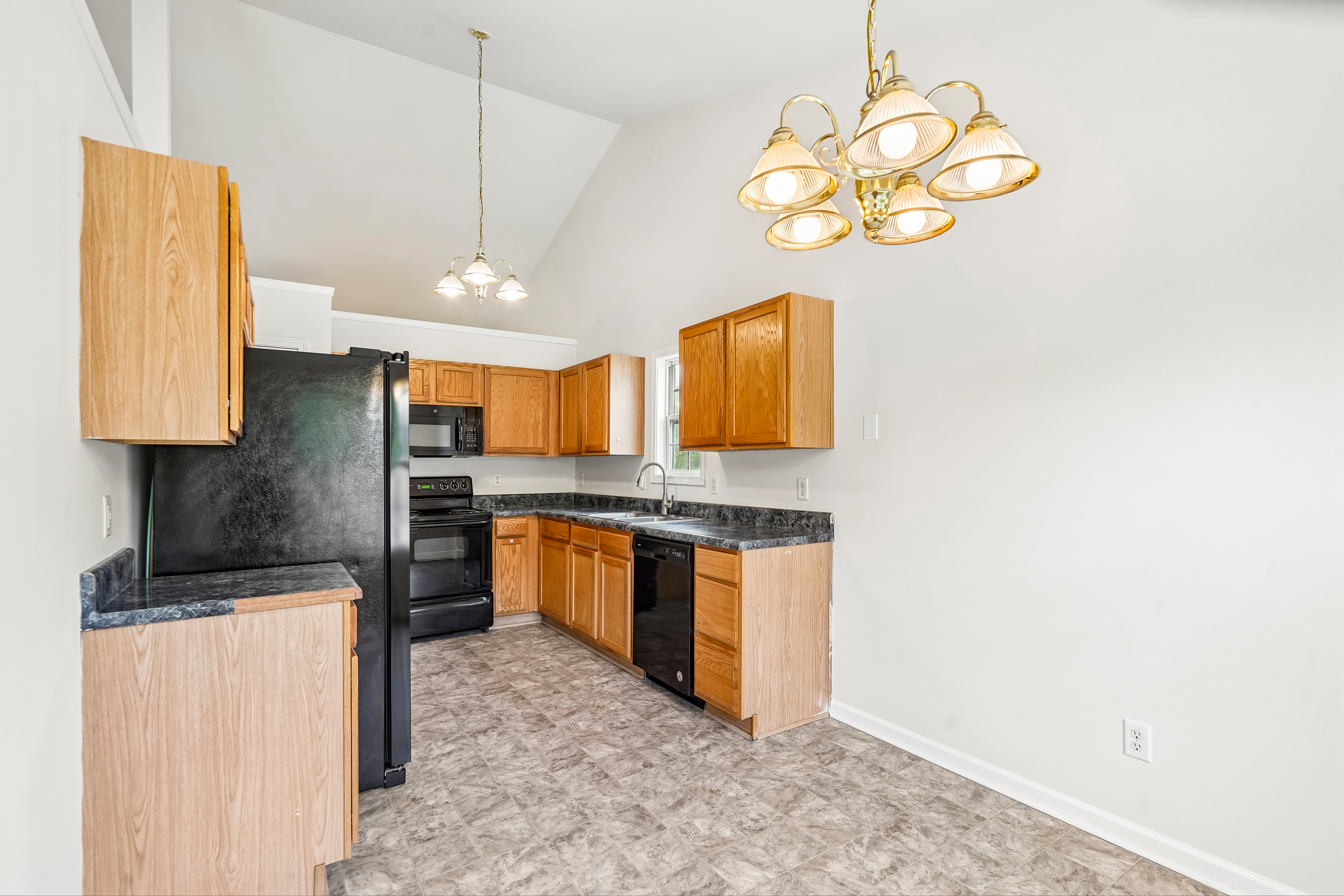 Photo 3 of 31 of 6550 Snowbird Ln, Douglasville, GA