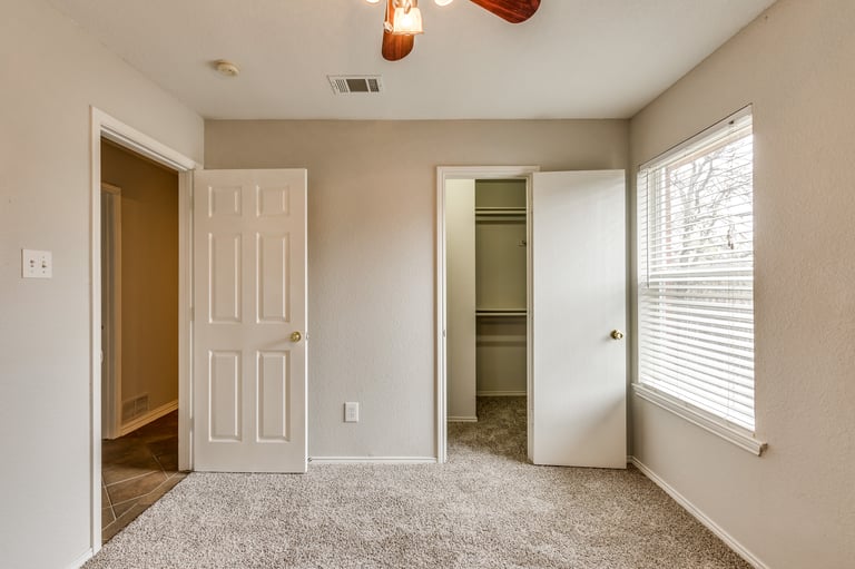 Photo 21 of 27 - 564 Dylan Ct, Azle, TX 76020