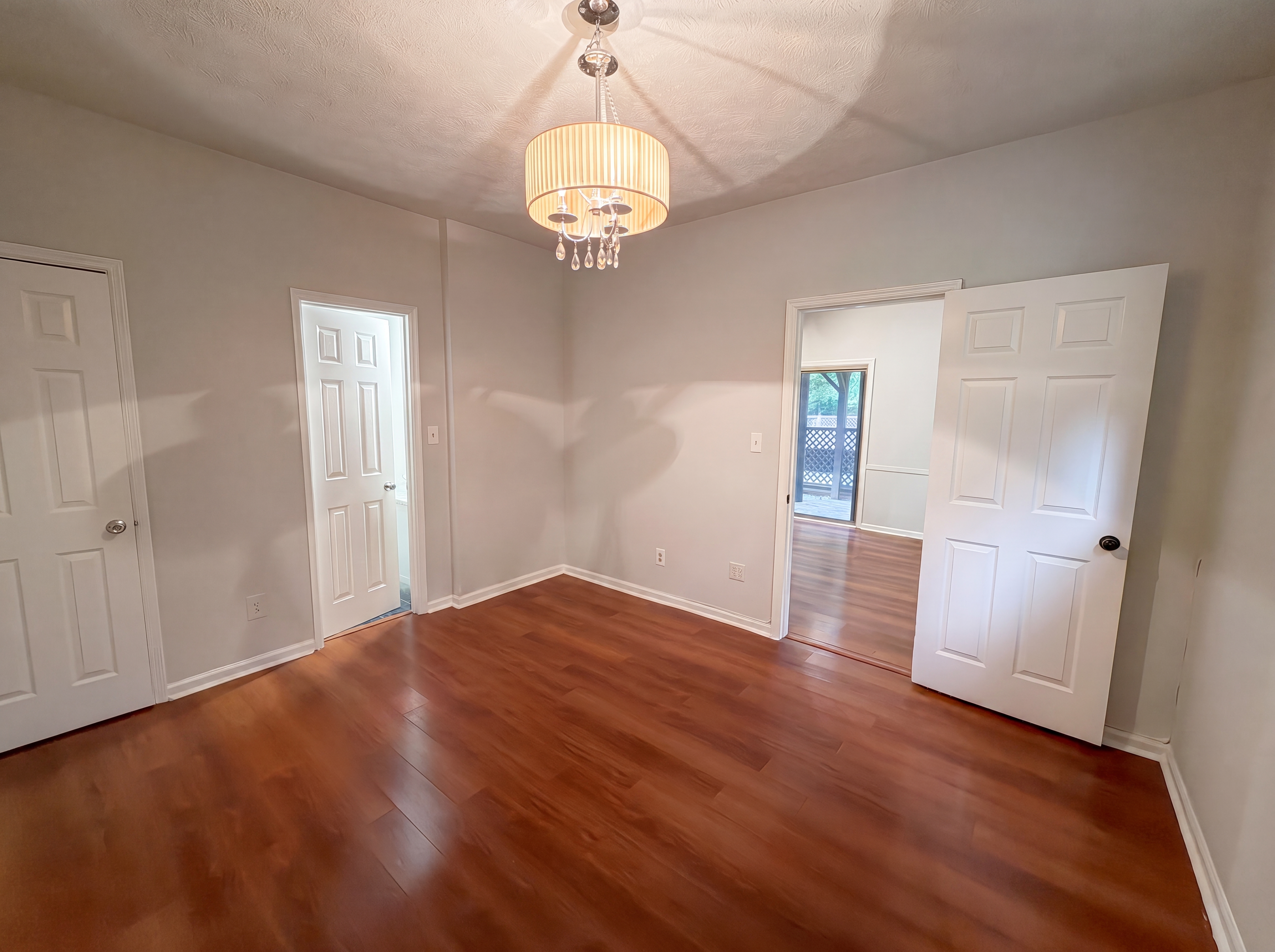 Photo 8 of 18 of 3630 Creekview Cir, Atlanta, GA
