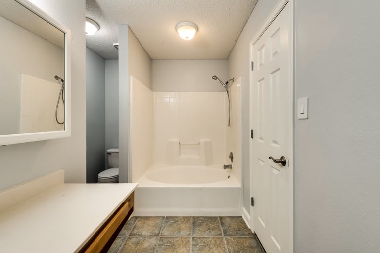 Photo 16 of 25 - 7502 Yorkmeadow Dr, Arlington, TX 76001