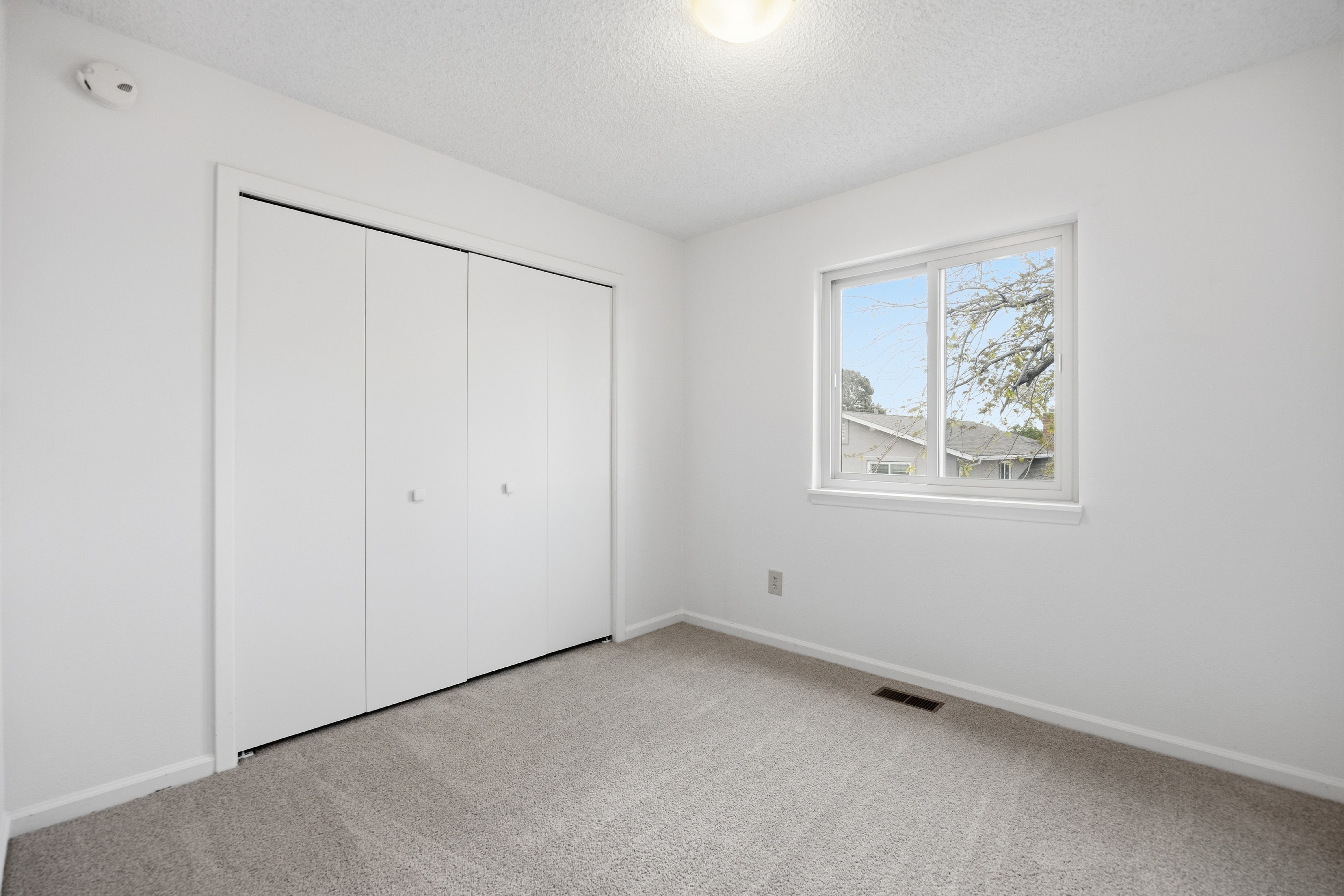 Photo 33 of 51 of 912 Amsterdam Dr, Colorado Springs, CO