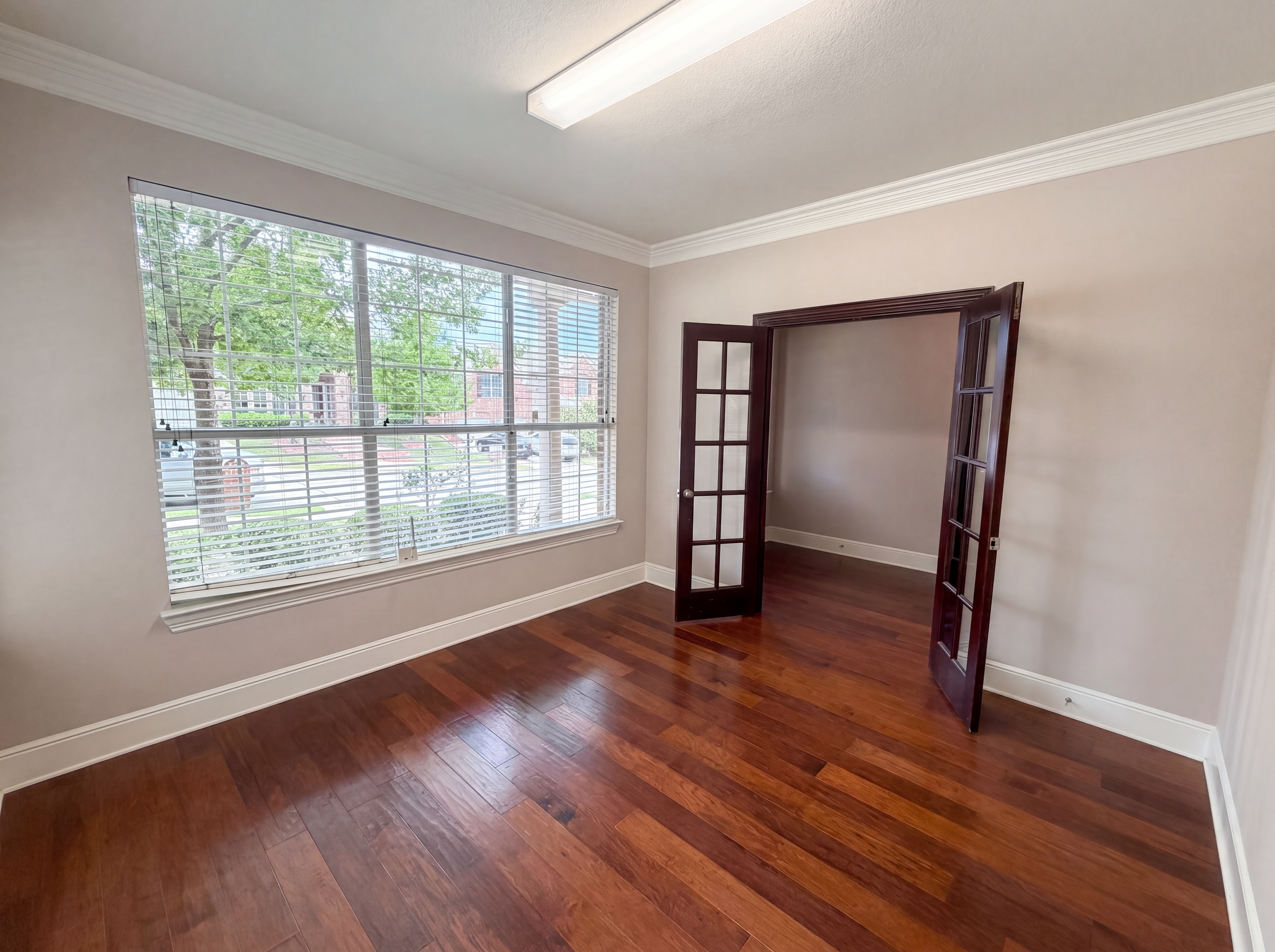 Photo 10 of 32 of 10330 Sandbar Dr, Irving, TX