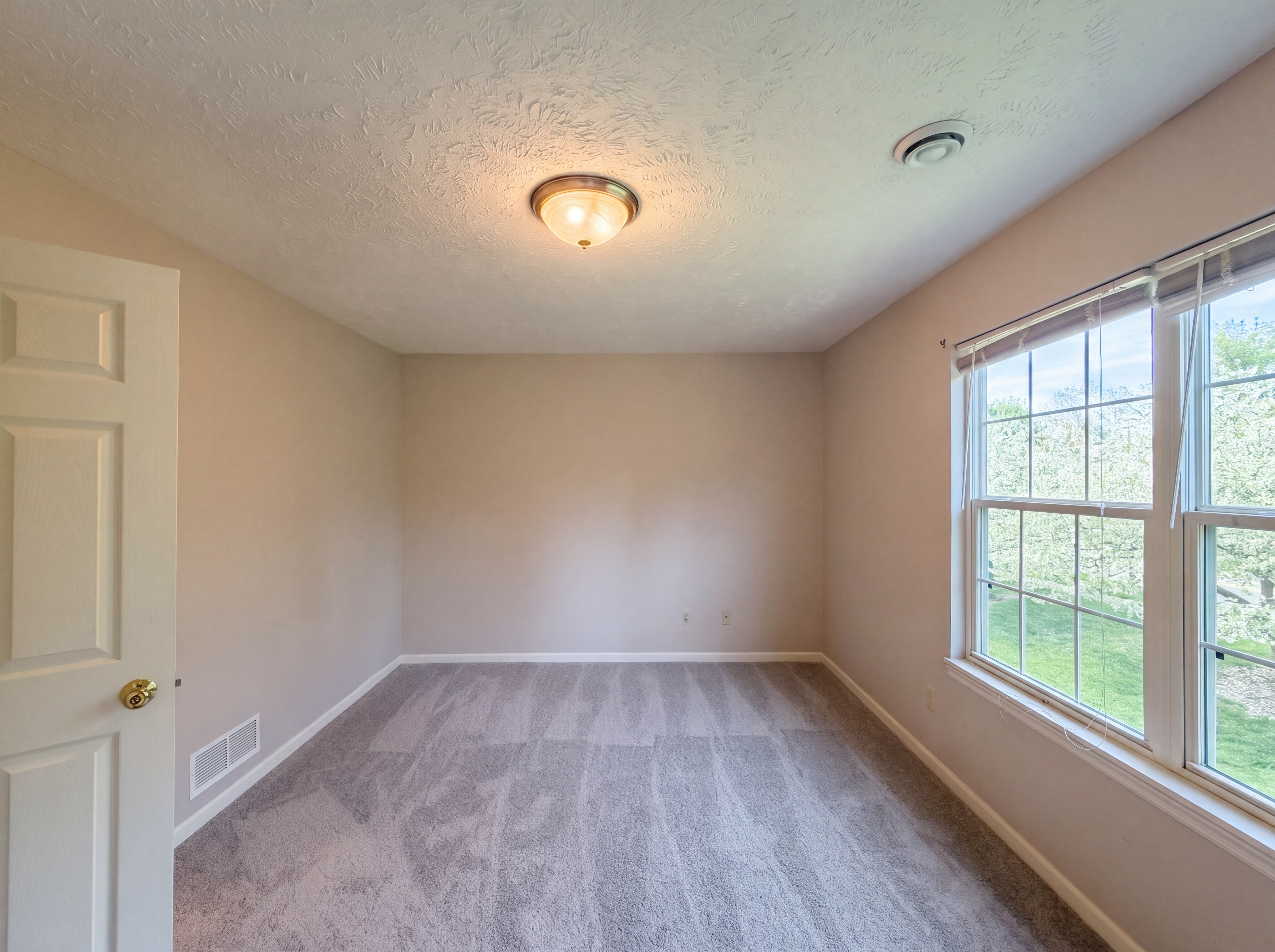 Photo 14 of 20 of 8757 Roberts Ct, Olmsted Falls, OH