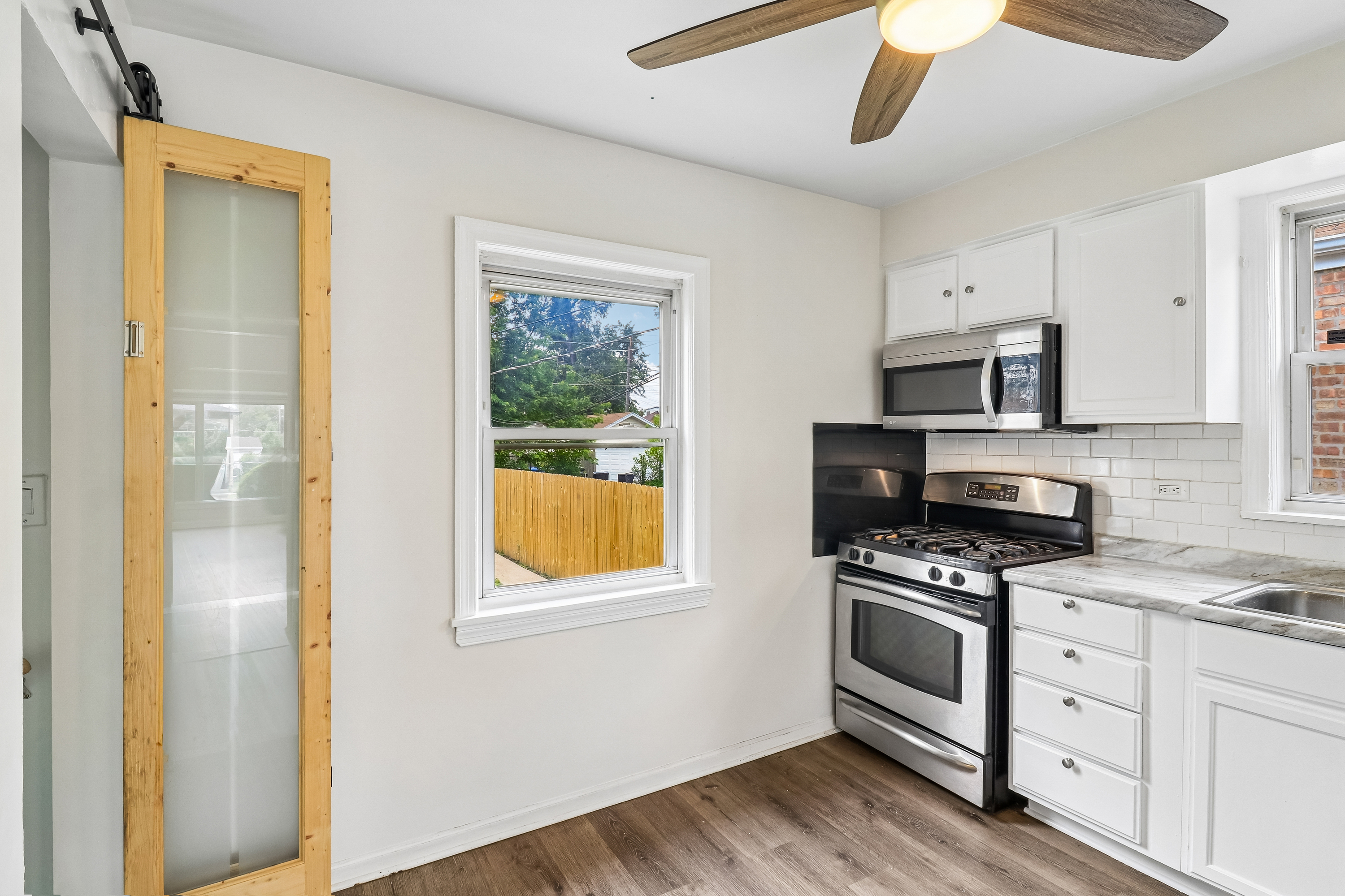 Photo 10 of 41 of 1107 W 101st St, Chicago, IL