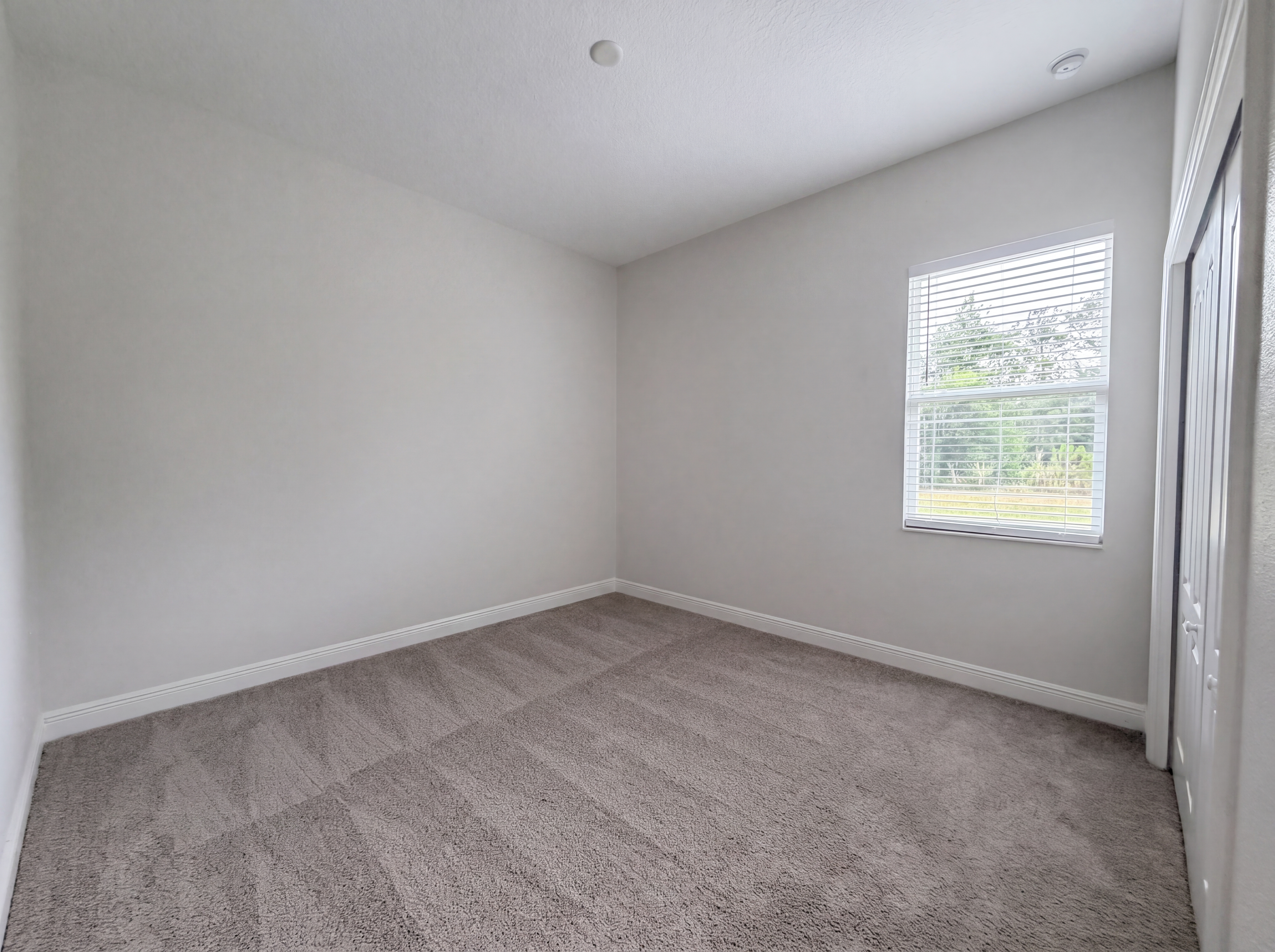 Photo 20 of 40 of 401 River Bed Ct, Wimauma, FL