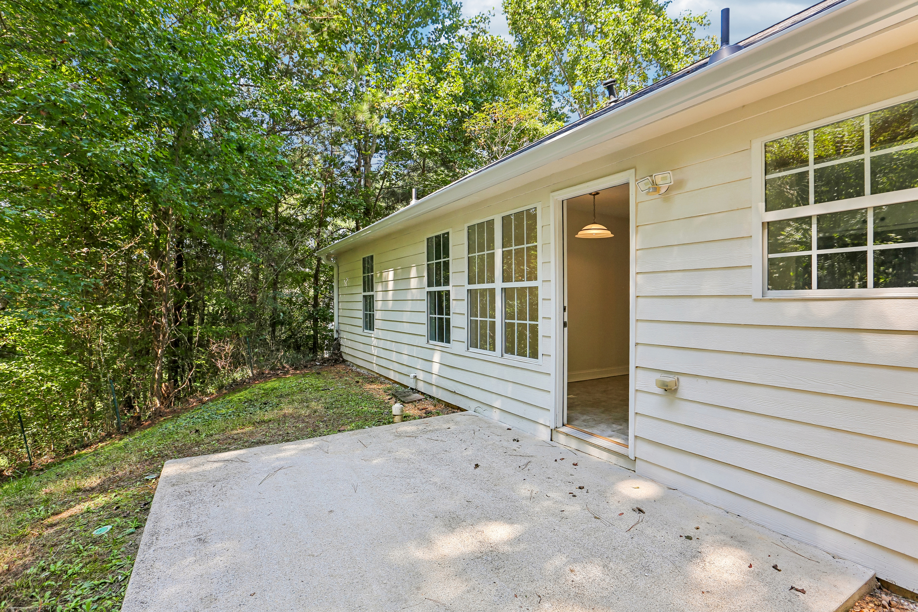 Photo 41 of 47 of 5511 Pond Mill Ct, Flowery Branch, GA
