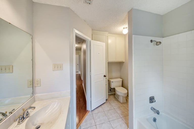Photo 26 of 32 - 4725 Cinnamon Hill Dr, Fort Worth, TX 76133