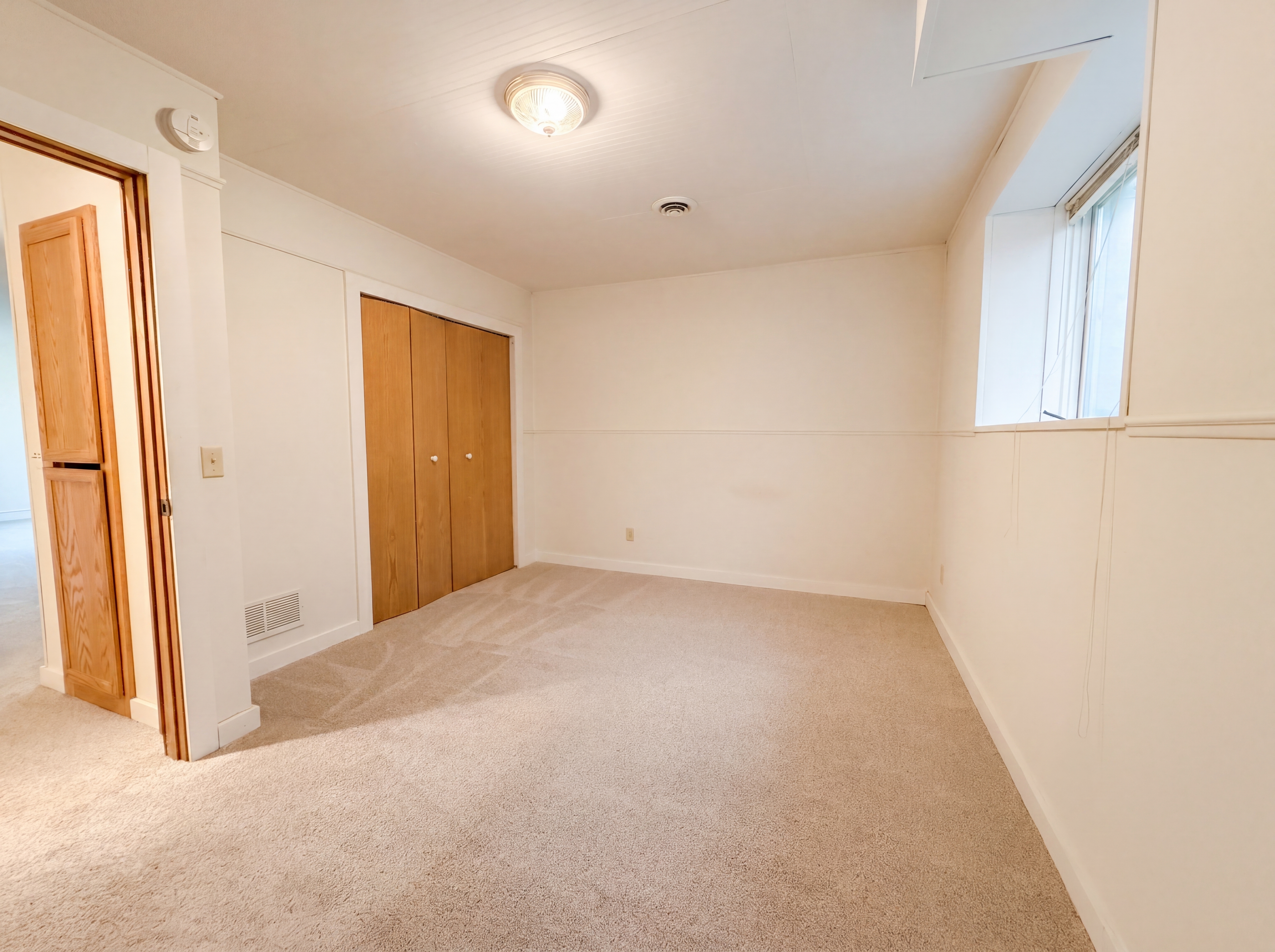 Photo 16 of 20 of 6475 Grand View Dr, Eden Prairie, MN