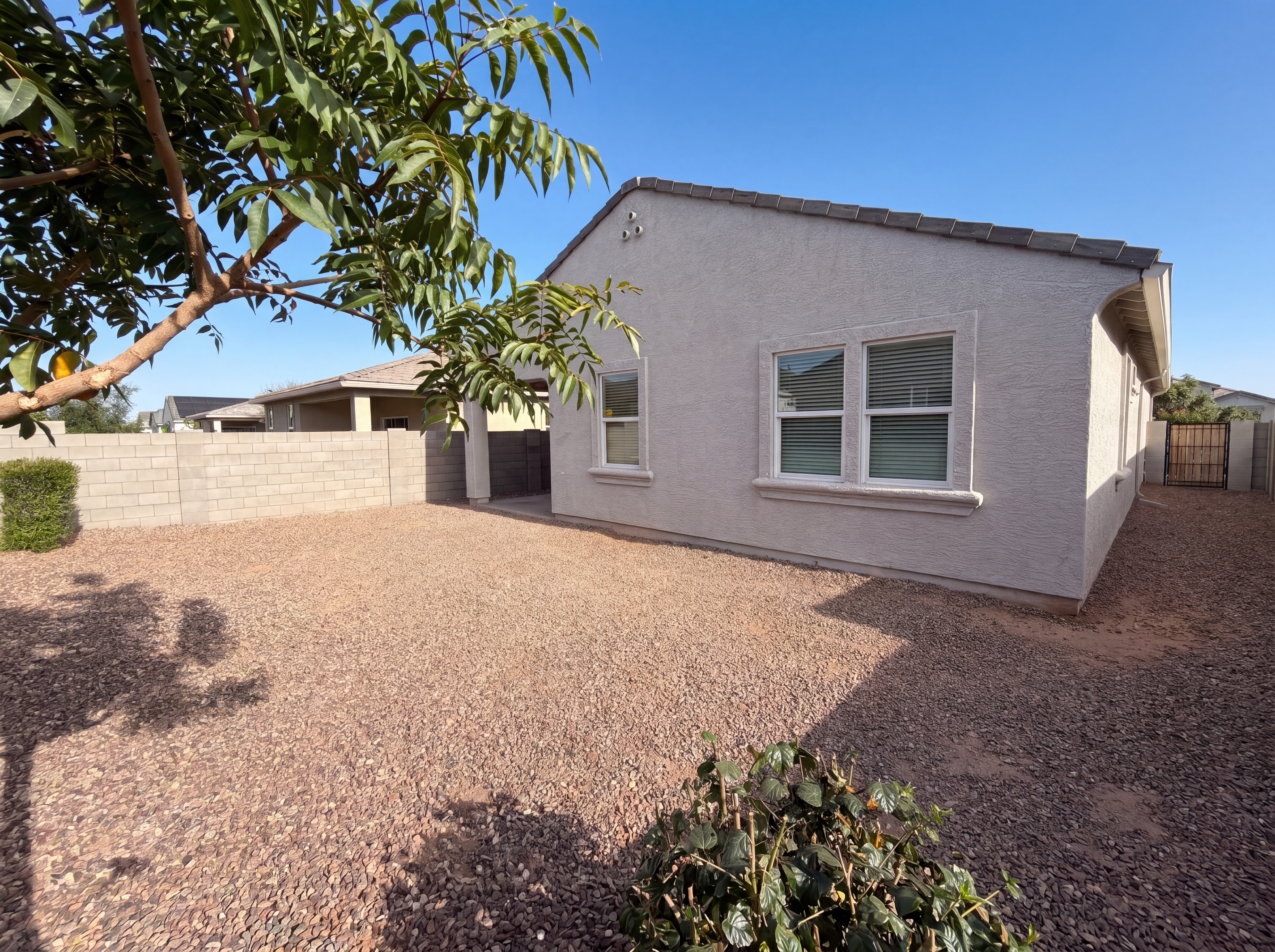 Photo 7 of 20 of 18616 W Desert Hollow Dr, Wittmann, AZ