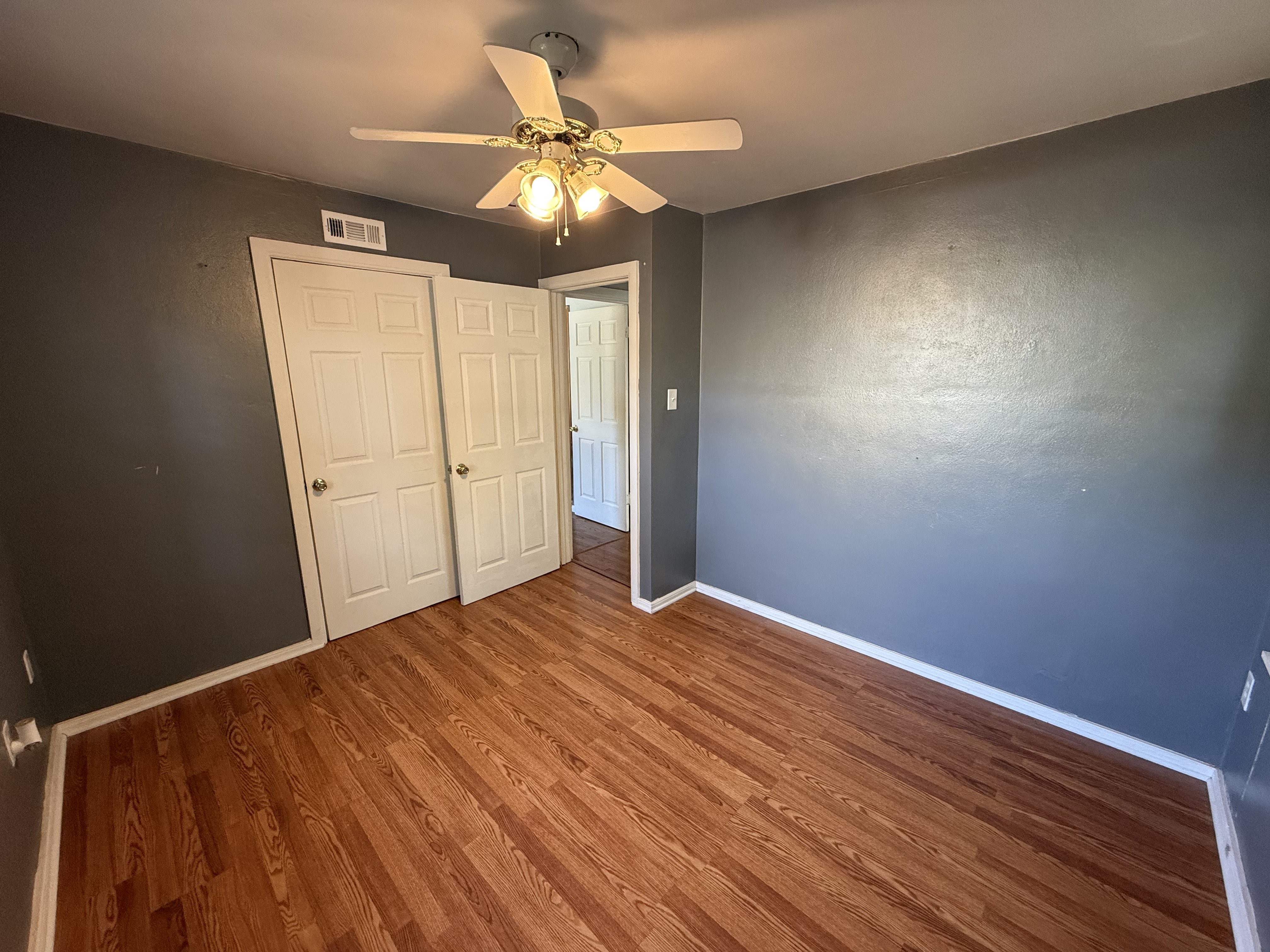 Photo 12 of 18 of 1607 N 17th St, Belleville, IL