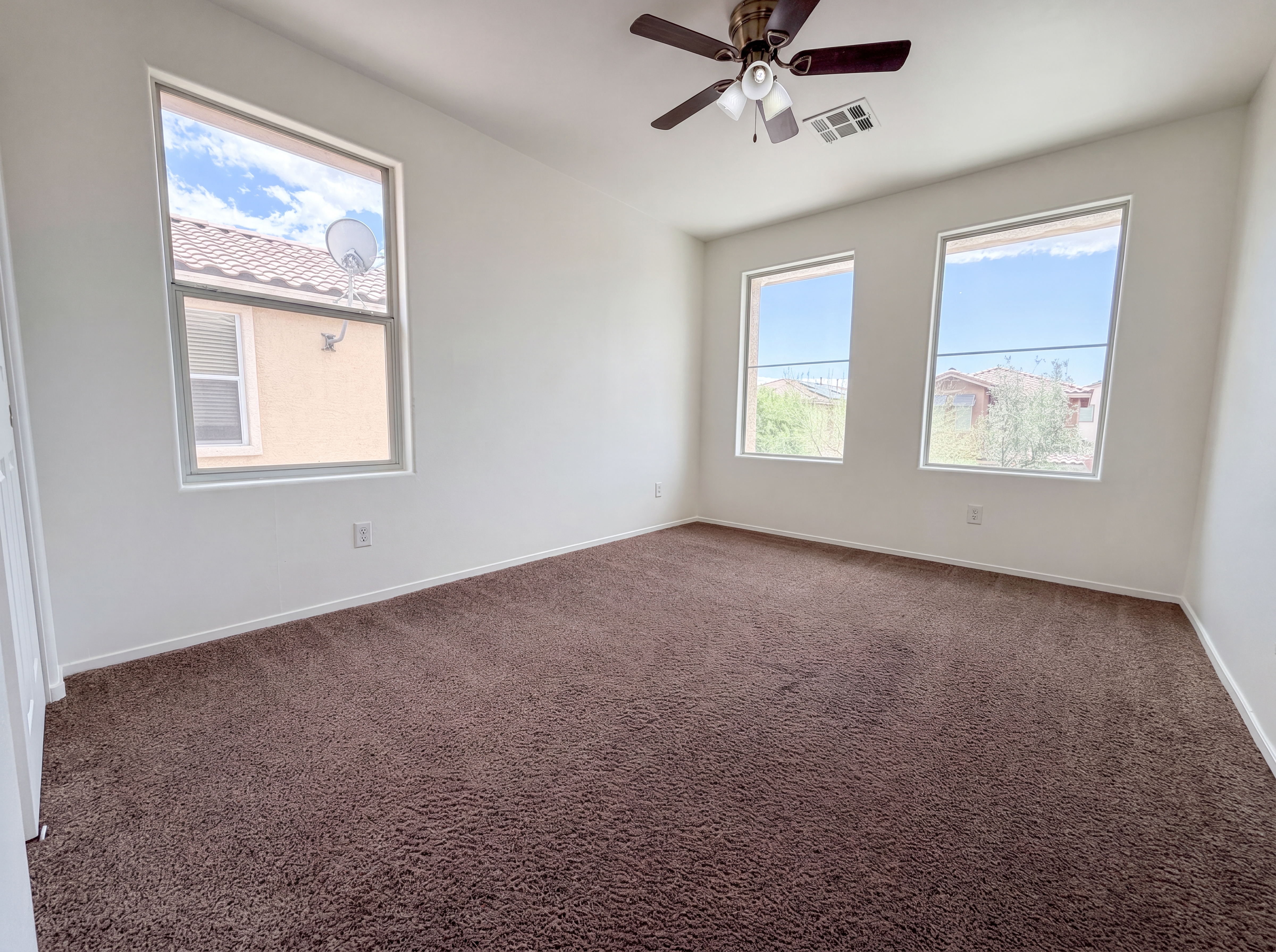 Photo 13 of 25 of 7478 Benlomond Ave, Las Vegas, NV