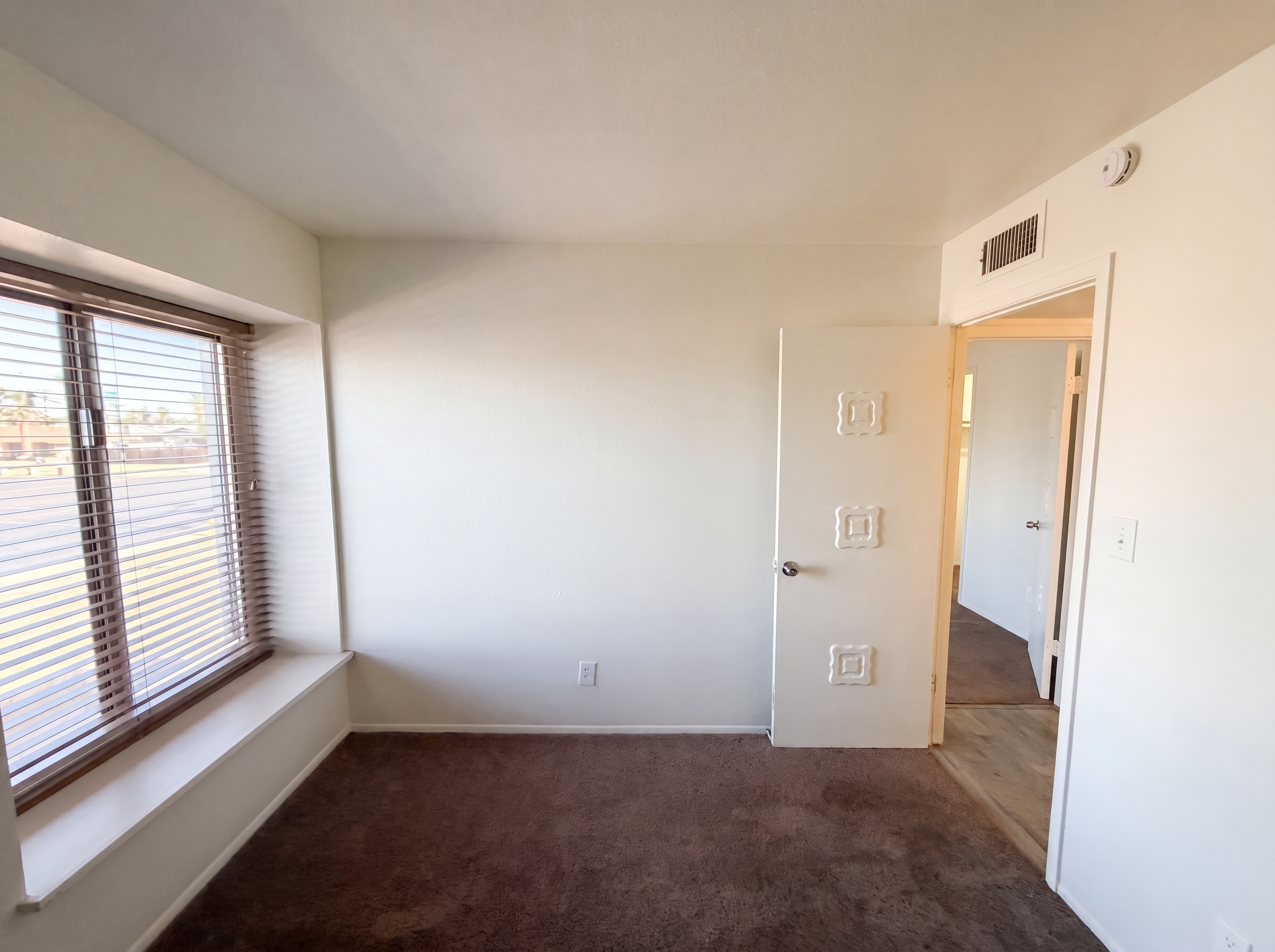 Photo 14 of 17 of 8446 N 34th Dr, Phoenix, AZ