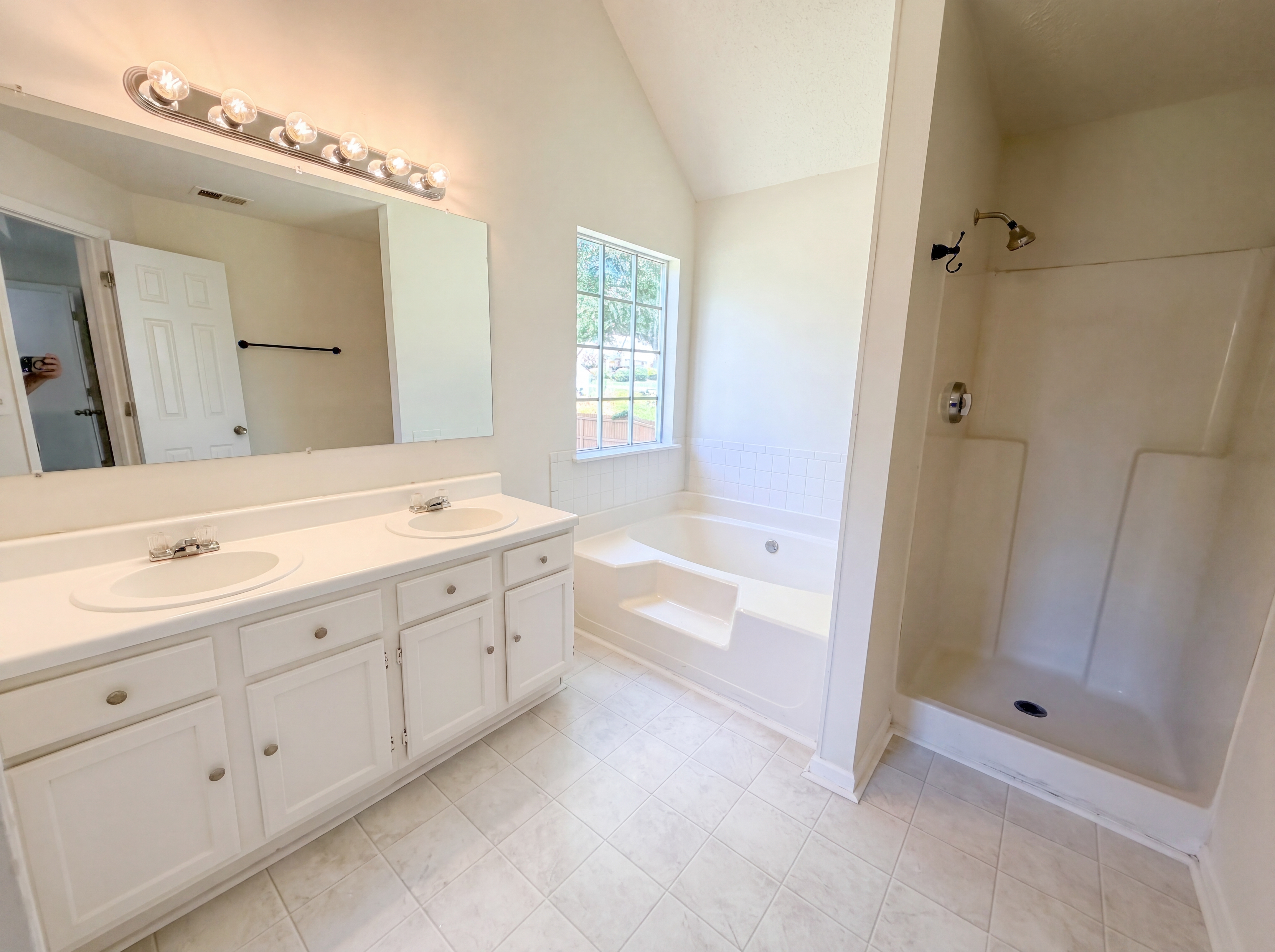 Photo 6 of 20 of 6296 Laurel Green Dr, Lithonia, GA