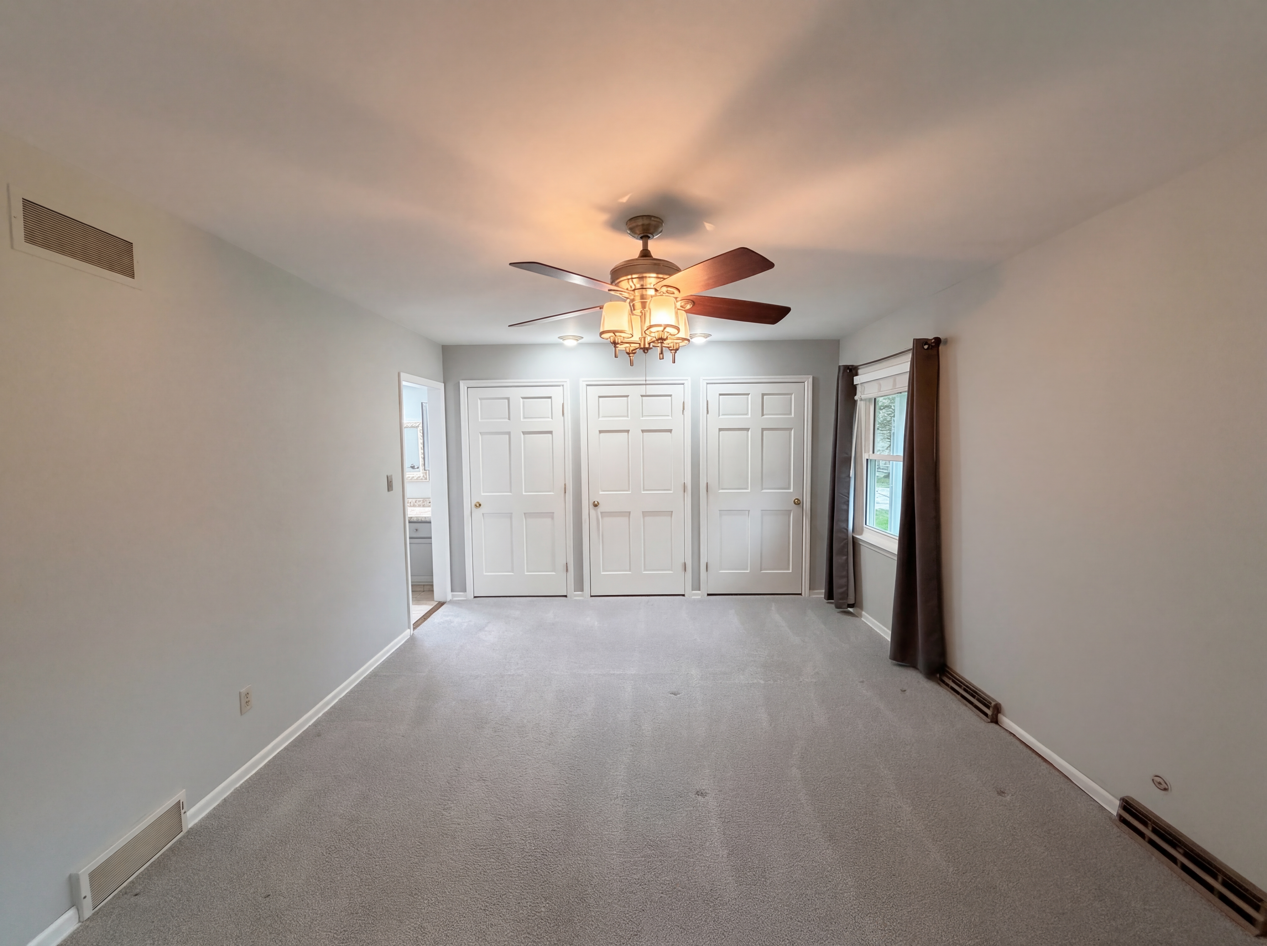Photo 4 of 35 of 1289 Clubview Blvd S, Columbus, OH