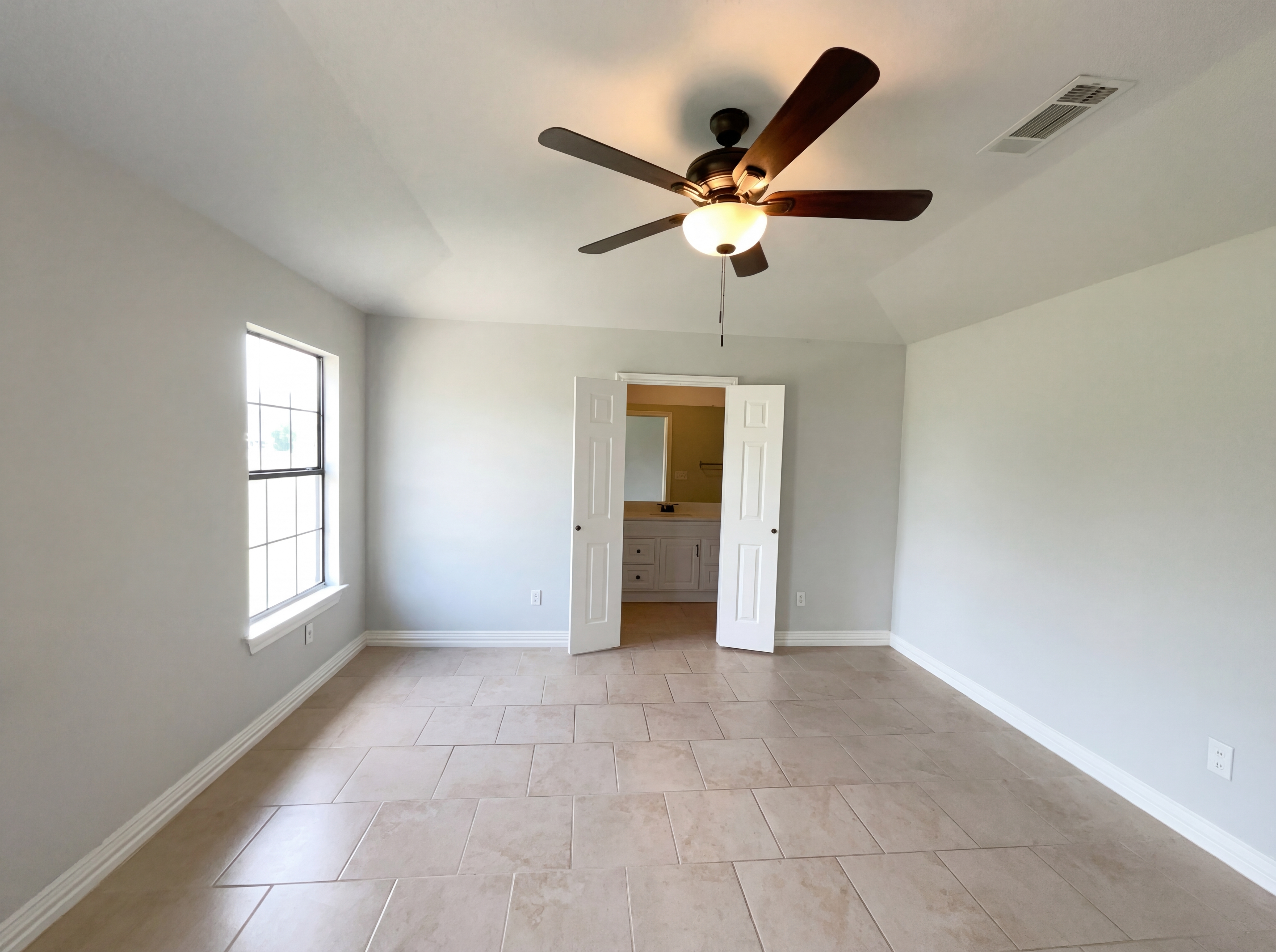 Photo 4 of 17 of 602 Torero Dr, Oak Point, TX