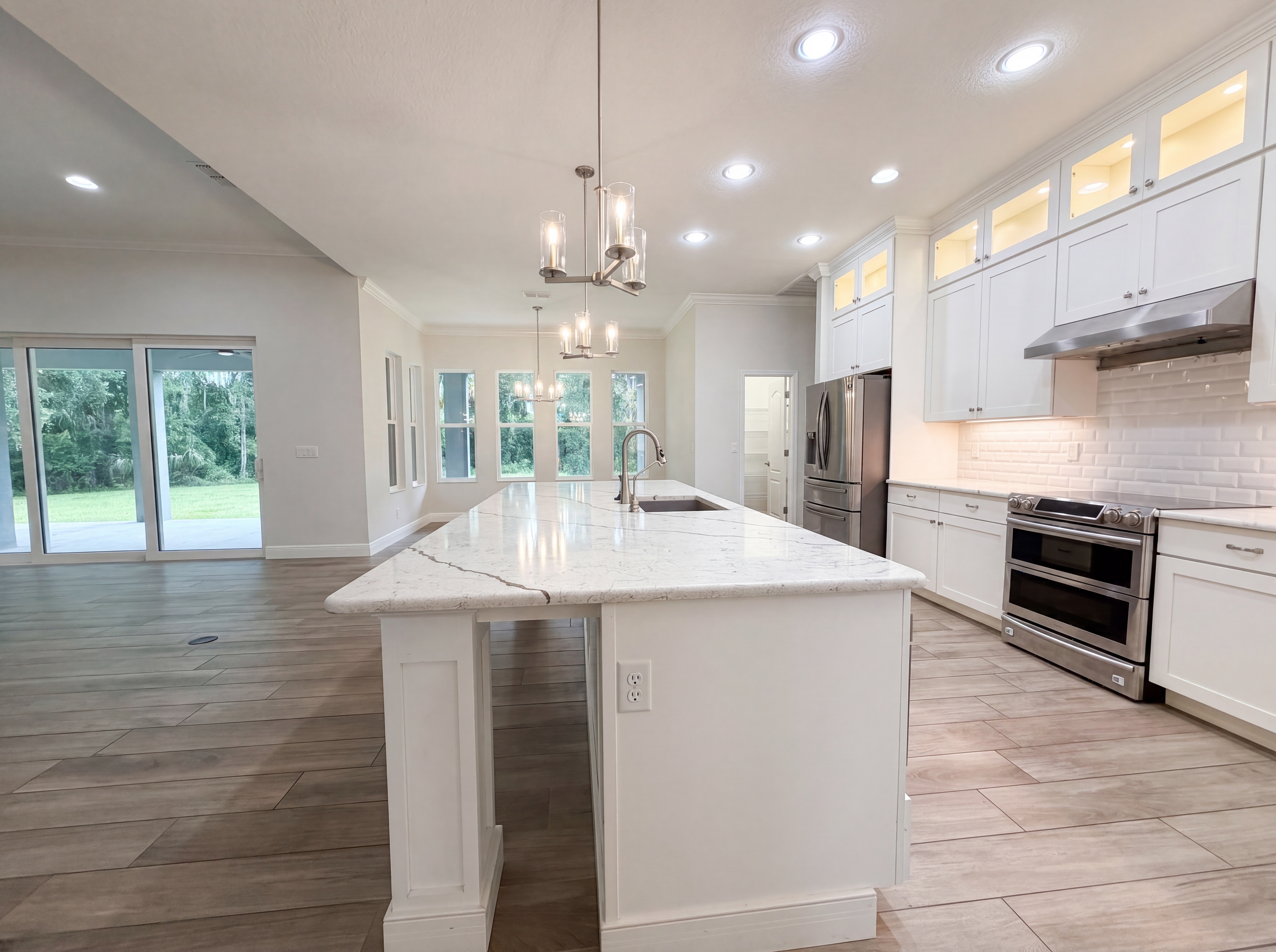 Photo 2 of 40 of 401 River Bed Ct, Wimauma, FL
