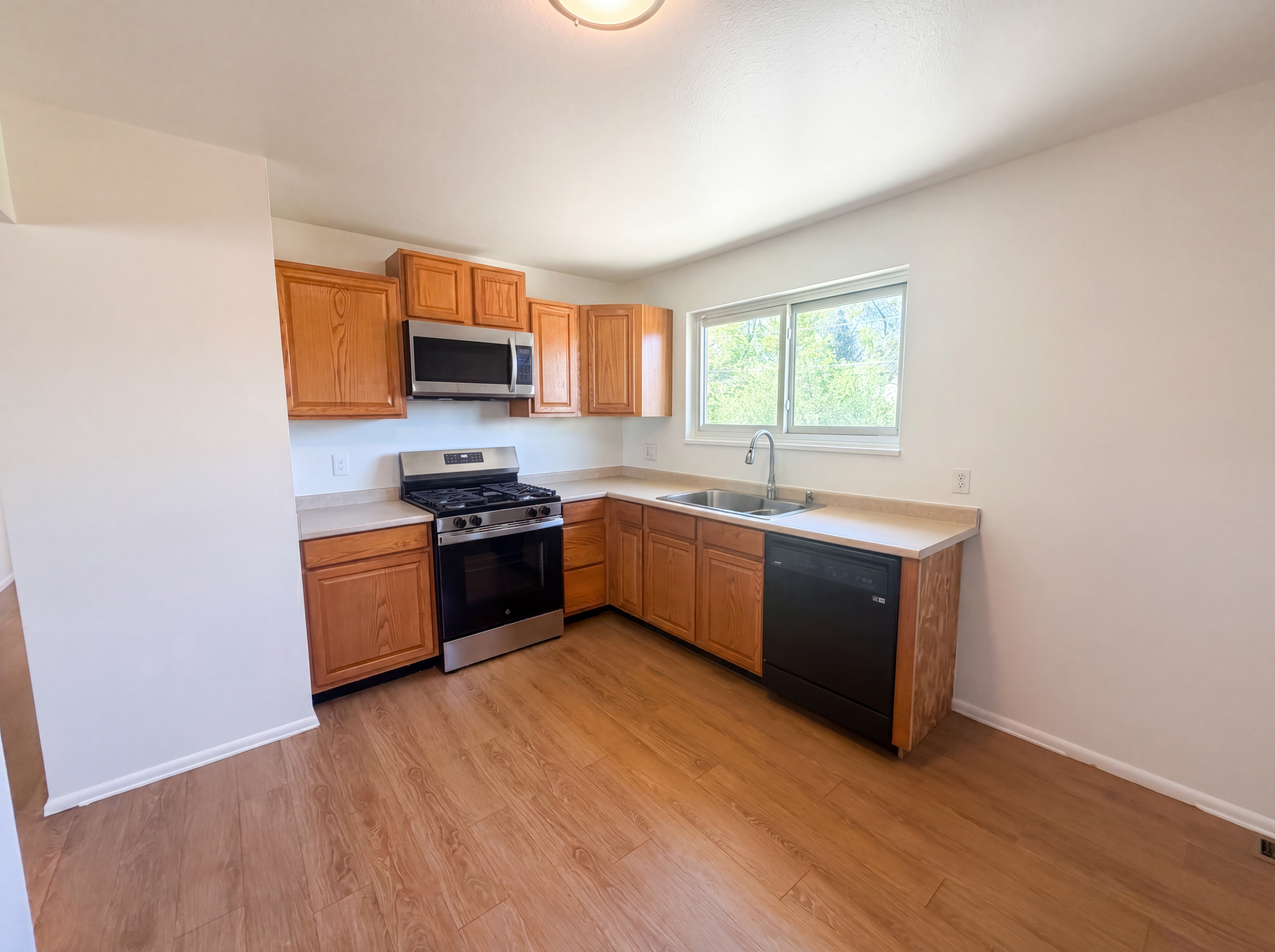Photo 2 of 25 of 1902 E 116th Pl, Northglenn, CO