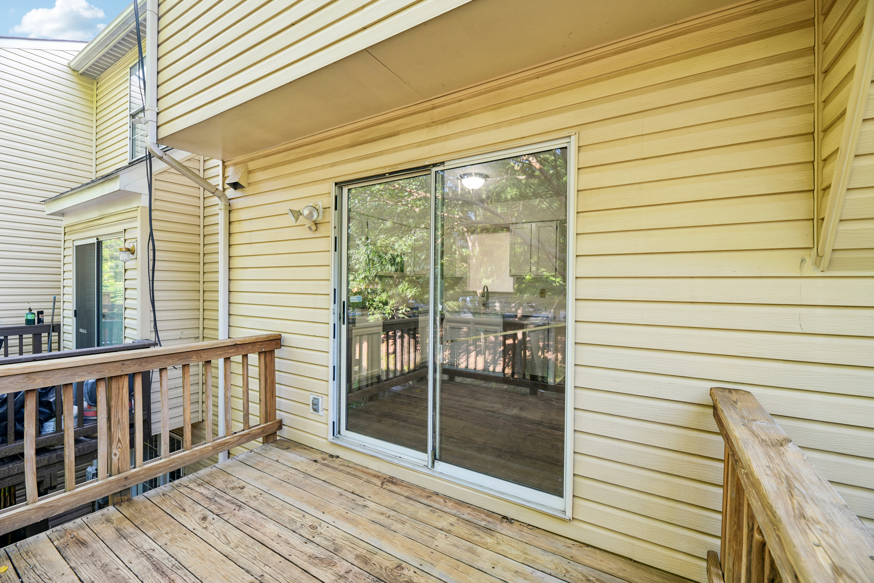 Photo 10 of 37 of 6866 Chasewood Cir, Centreville, VA