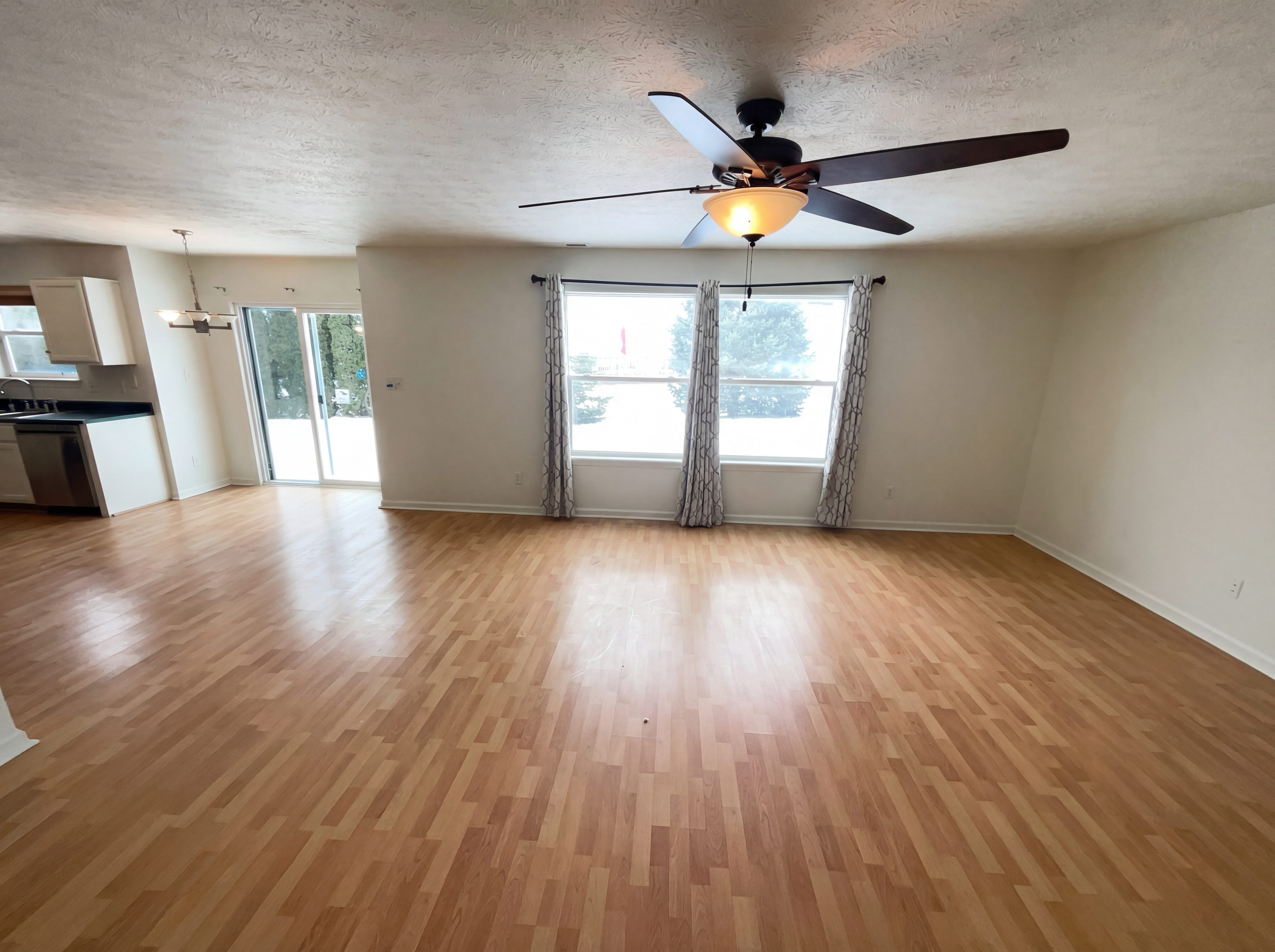 Photo 8 of 24 of 3211 Waterloo Cir, Indianapolis, IN