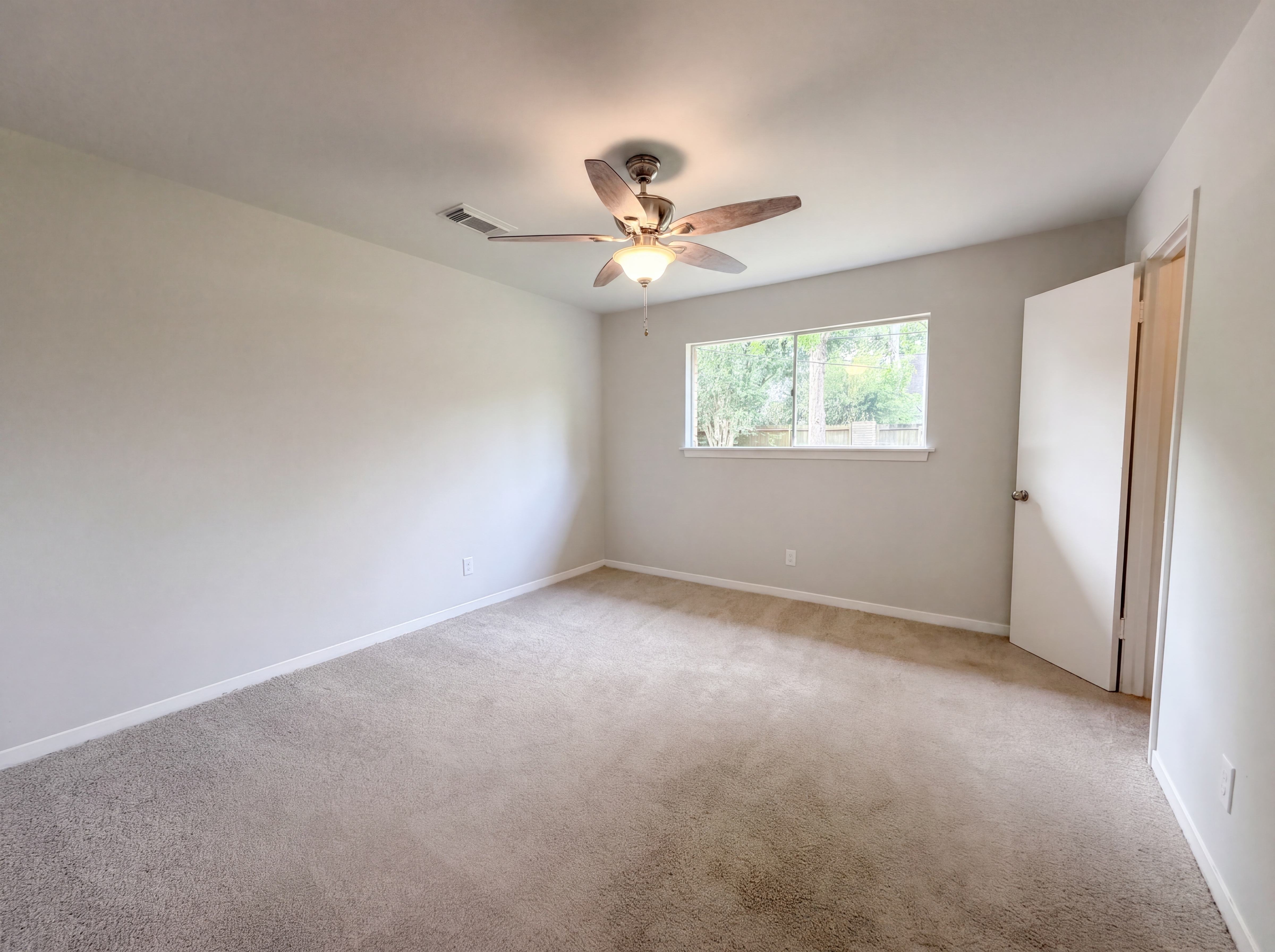 Photo 11 of 17 of 9603 Highmeadow Dr, Houston, TX