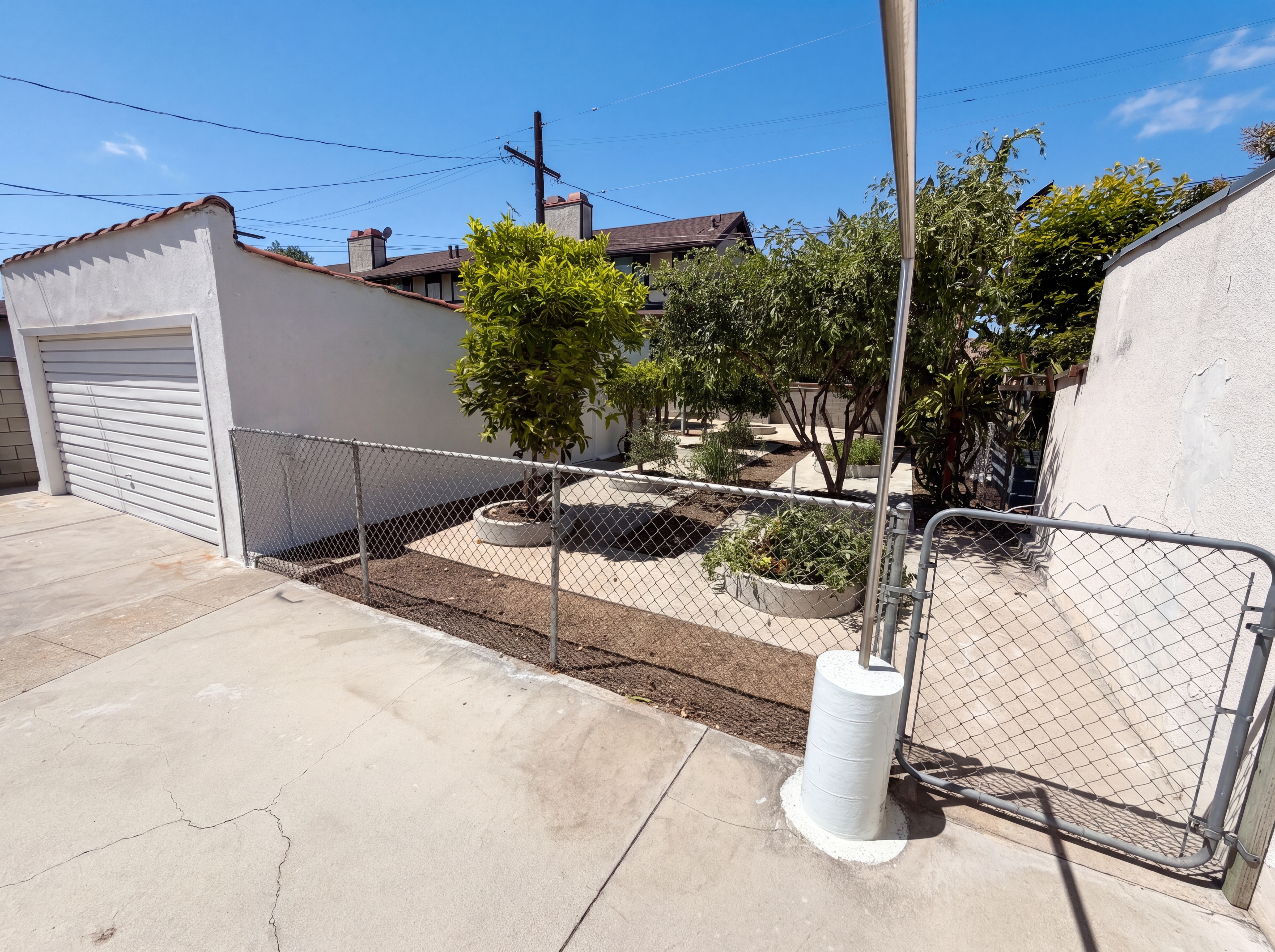 Photo 25 of 31 of 817 S 9th St, Alhambra, CA