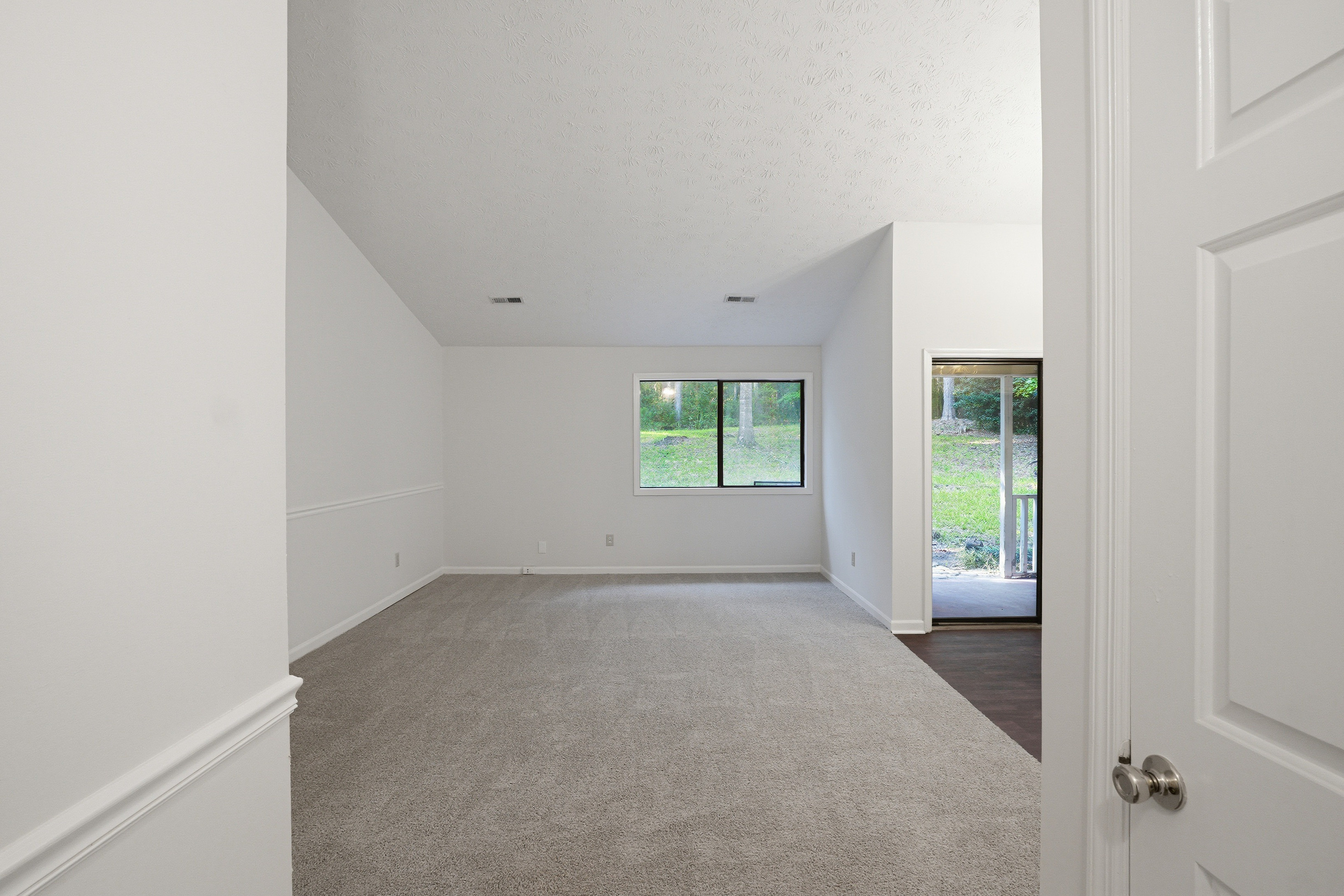 Photo 4 of 33 of 140 Forrest Brook Dr, Palmetto, GA