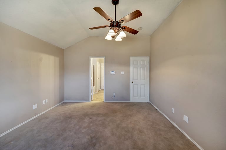 Photo 16 of 27 - 645 Babbling Brook Dr, Saginaw, TX 76179