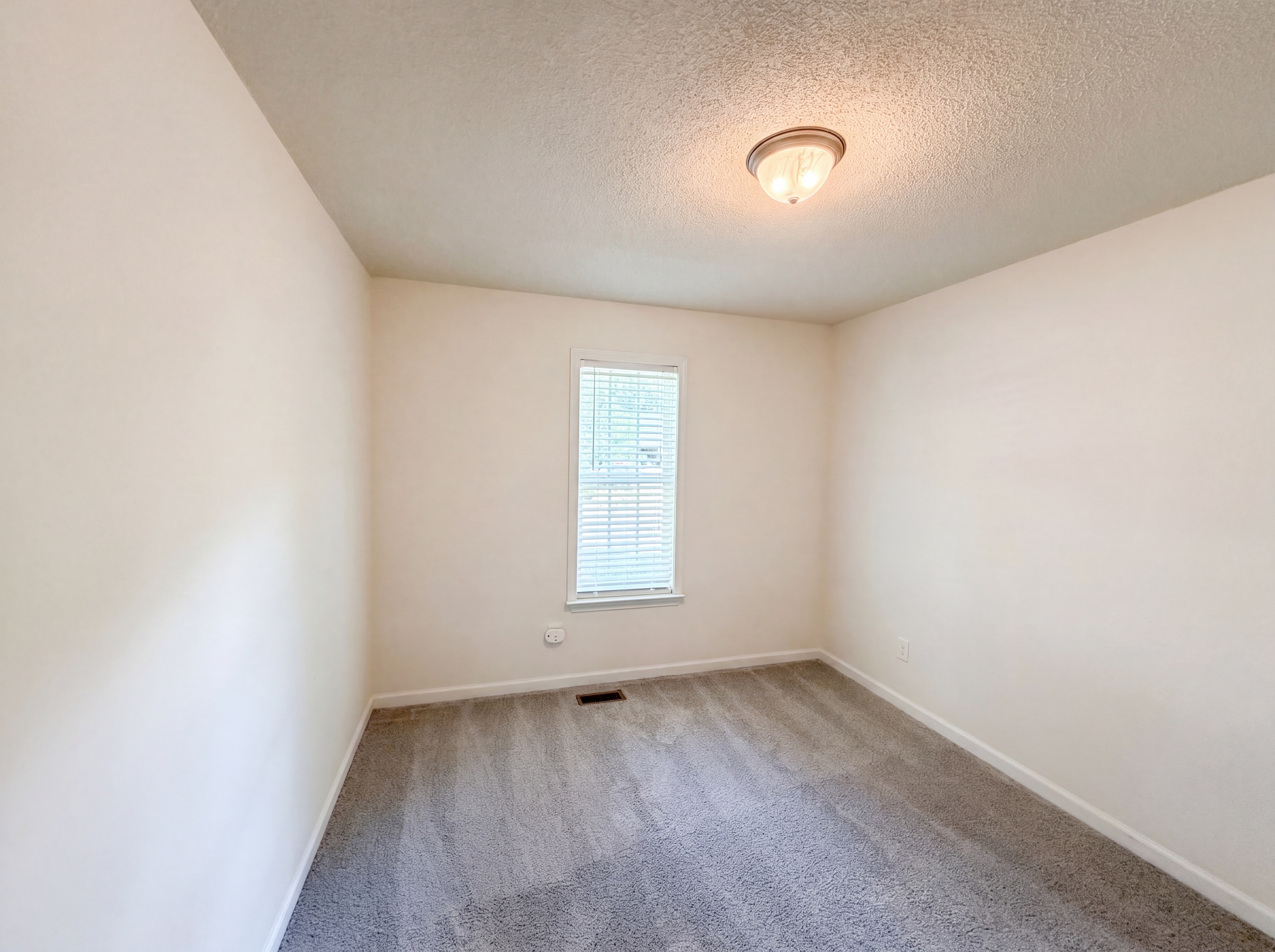 Photo 14 of 19 of 470 Kinsman Ct, Fuquay Varina, NC