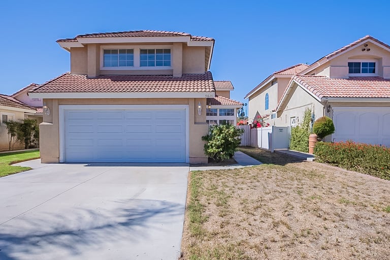 Photo 1 of 30 - 5621 El Palomino Dr, Jurupa Valley, CA 92509