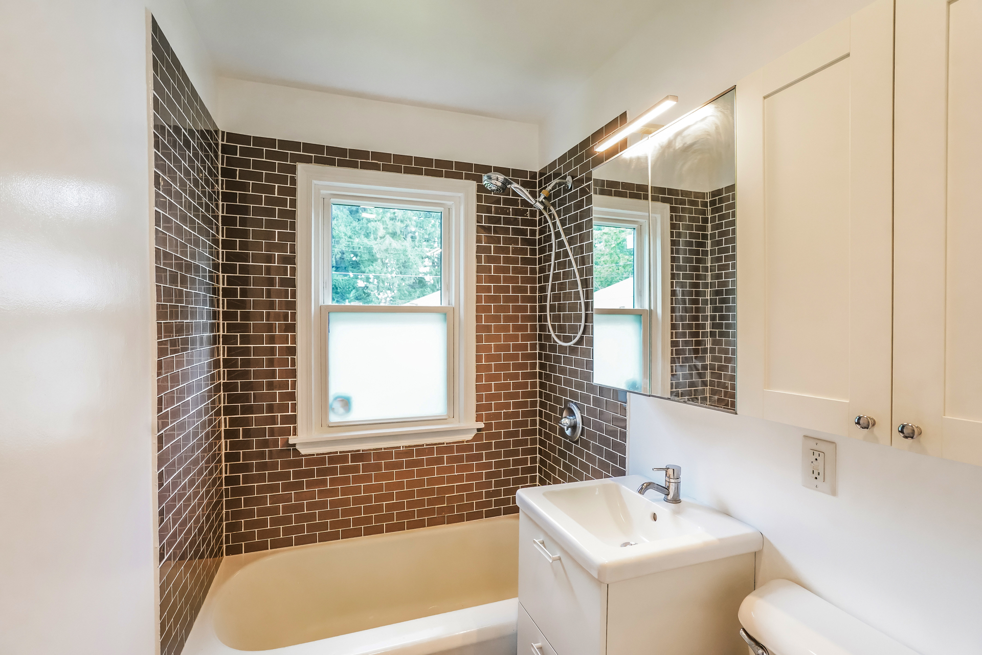 Photo 10 of 20 of 181 Walton Ave, Waukesha, WI